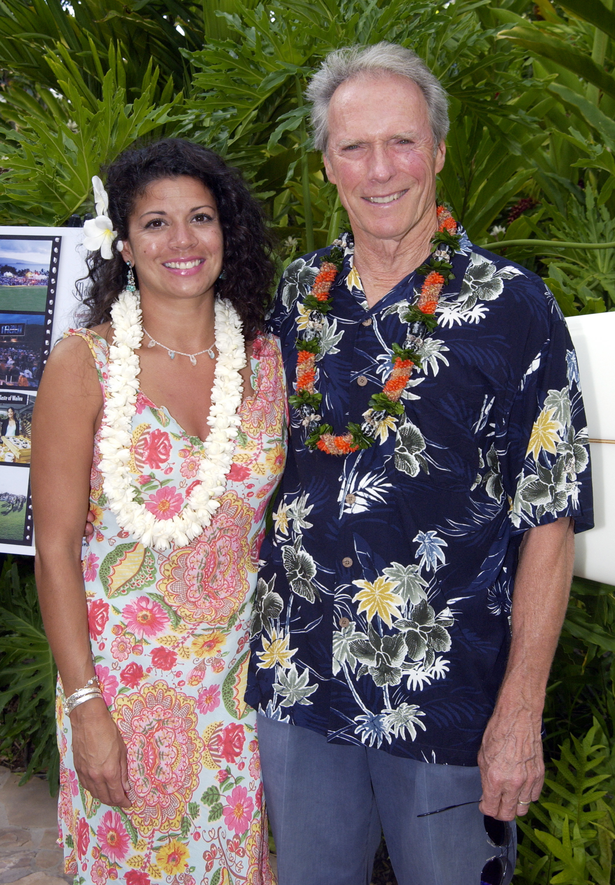 Clint Eastwood y Dina Eastwood durante el Festival de Cine de Maui 2002 el 14 de junio de 2002 en Maui, Hawai. | Fuente: Getty Images