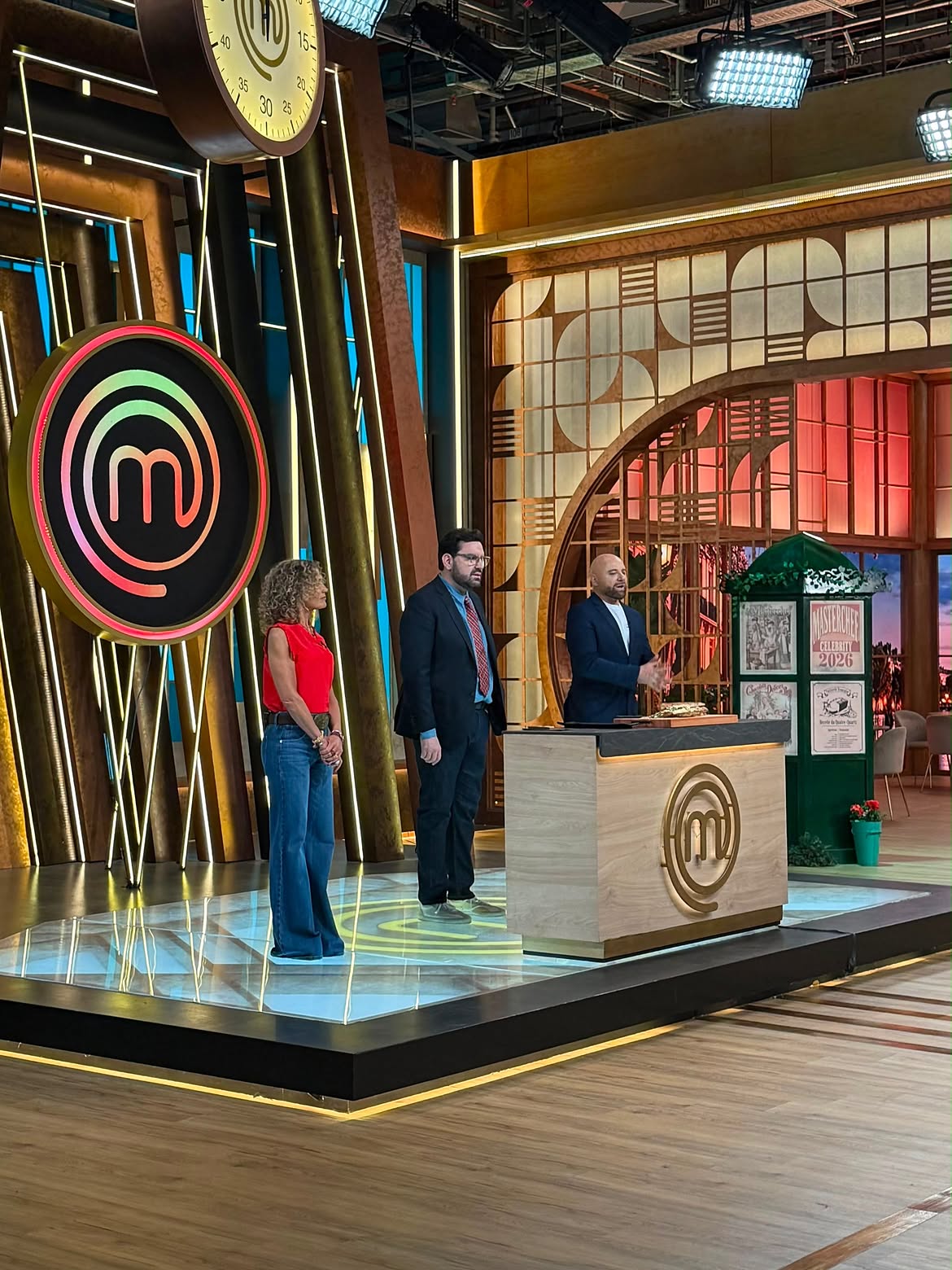 Maru Botana posando para una fotografía en el estudio de "MasterChef Celebrity" | Fuente: Instagram/marubotanaok