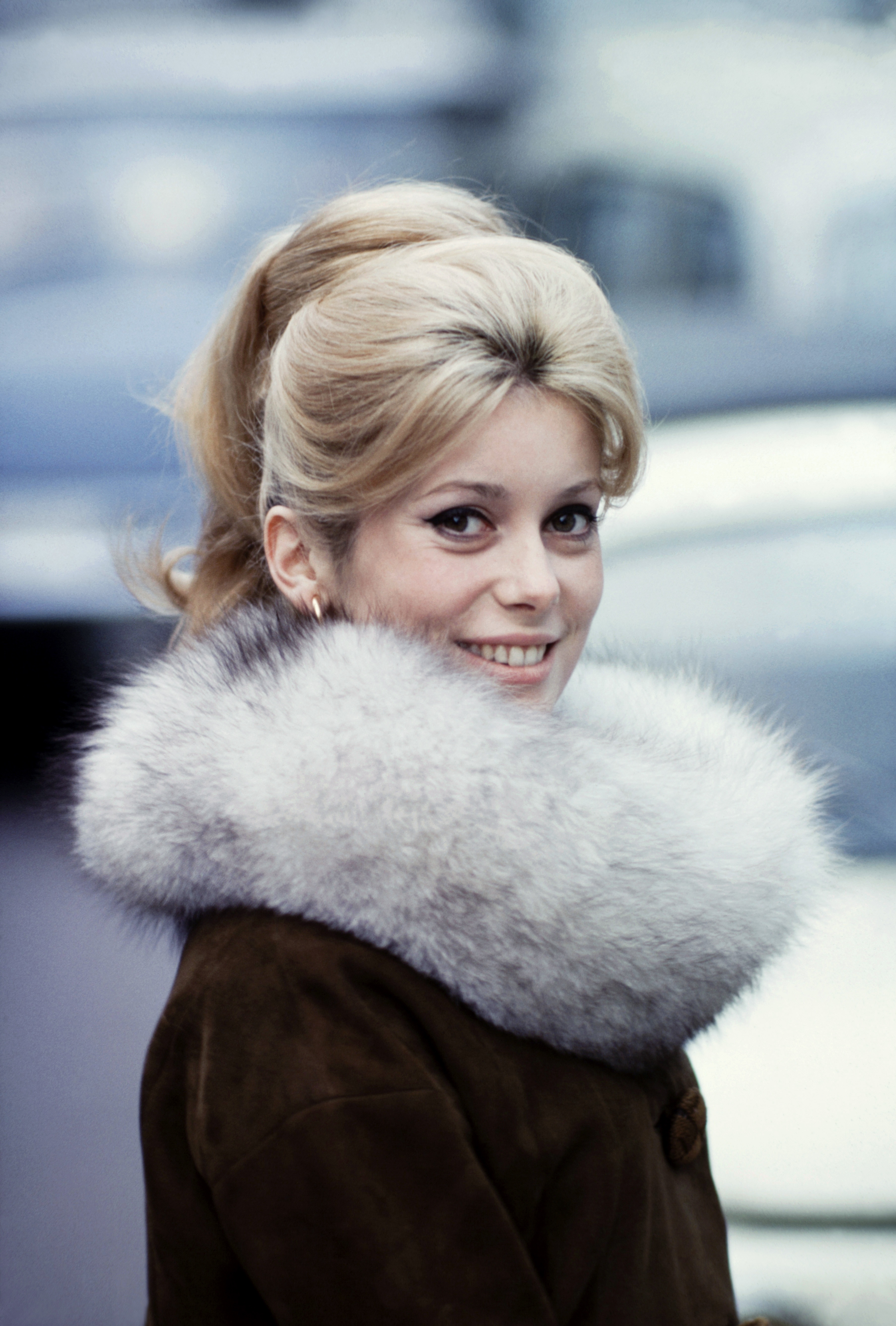 La famosa actriz francesa posando para una fotografía en Francia en noviembre de 1963. | Fuente: Getty Images