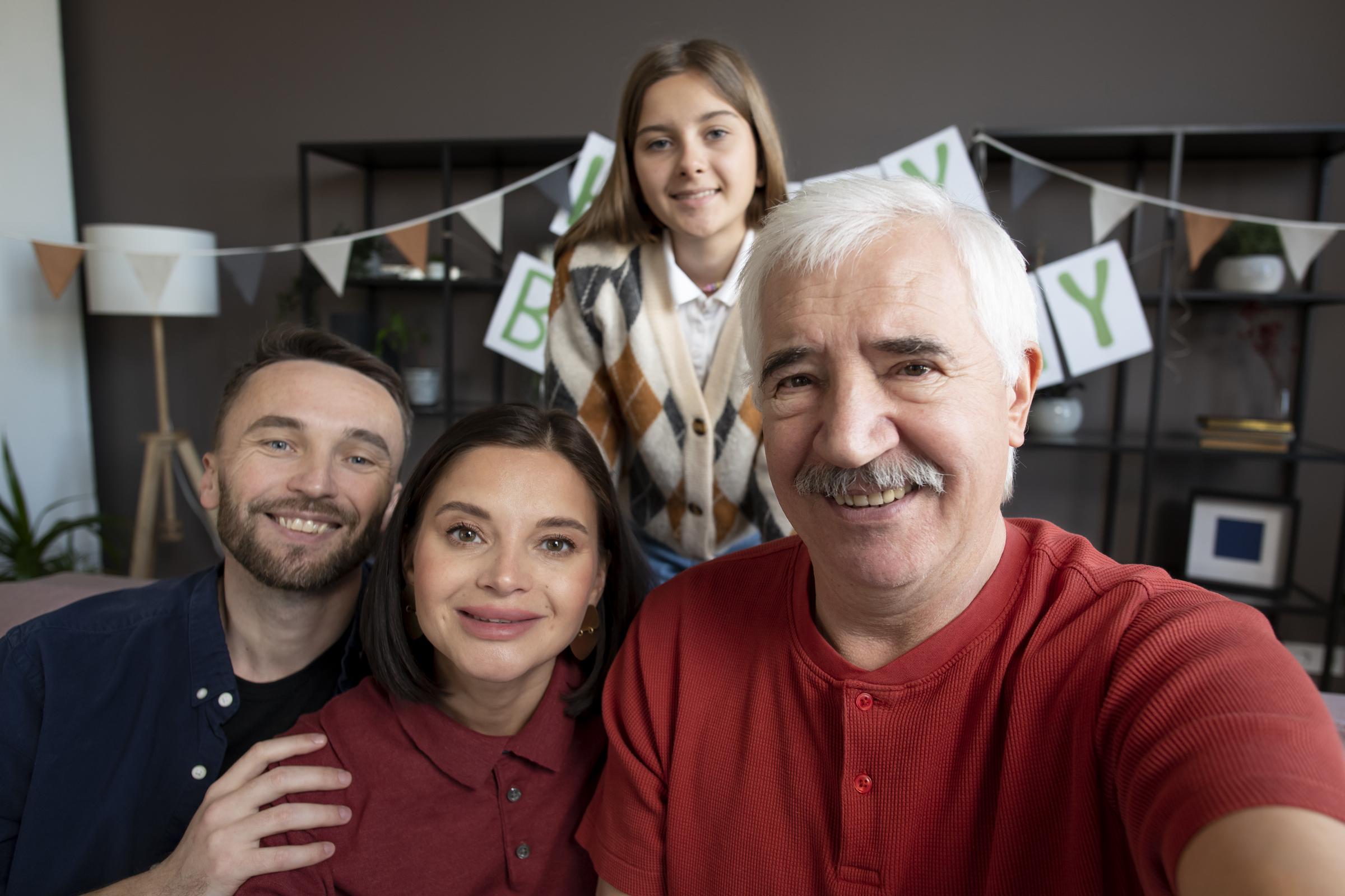 Una familia feliz | Fuente: Freepik