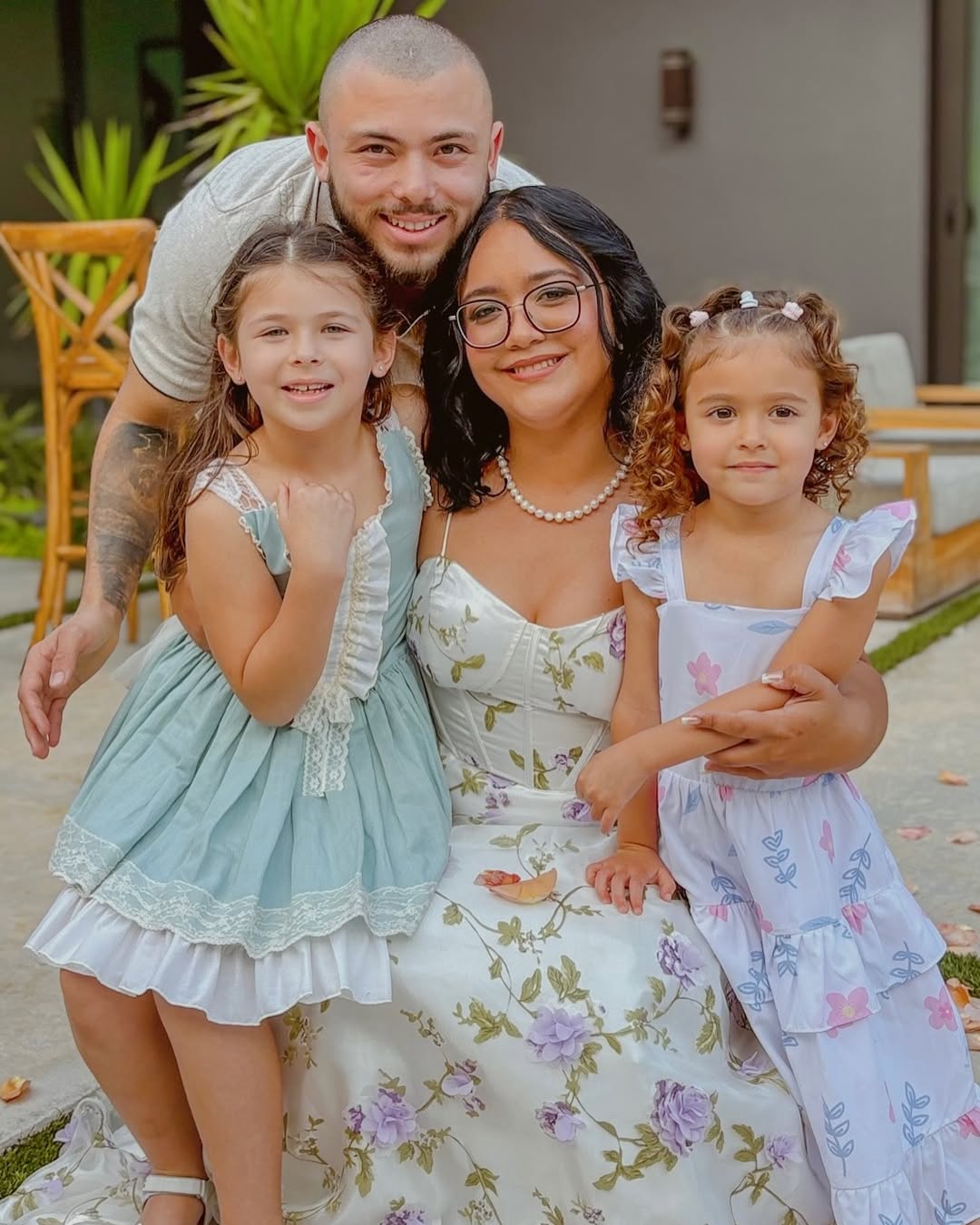 Cristan, su esposa y sus hermanas | Fuente: Instagram/carabiascristan