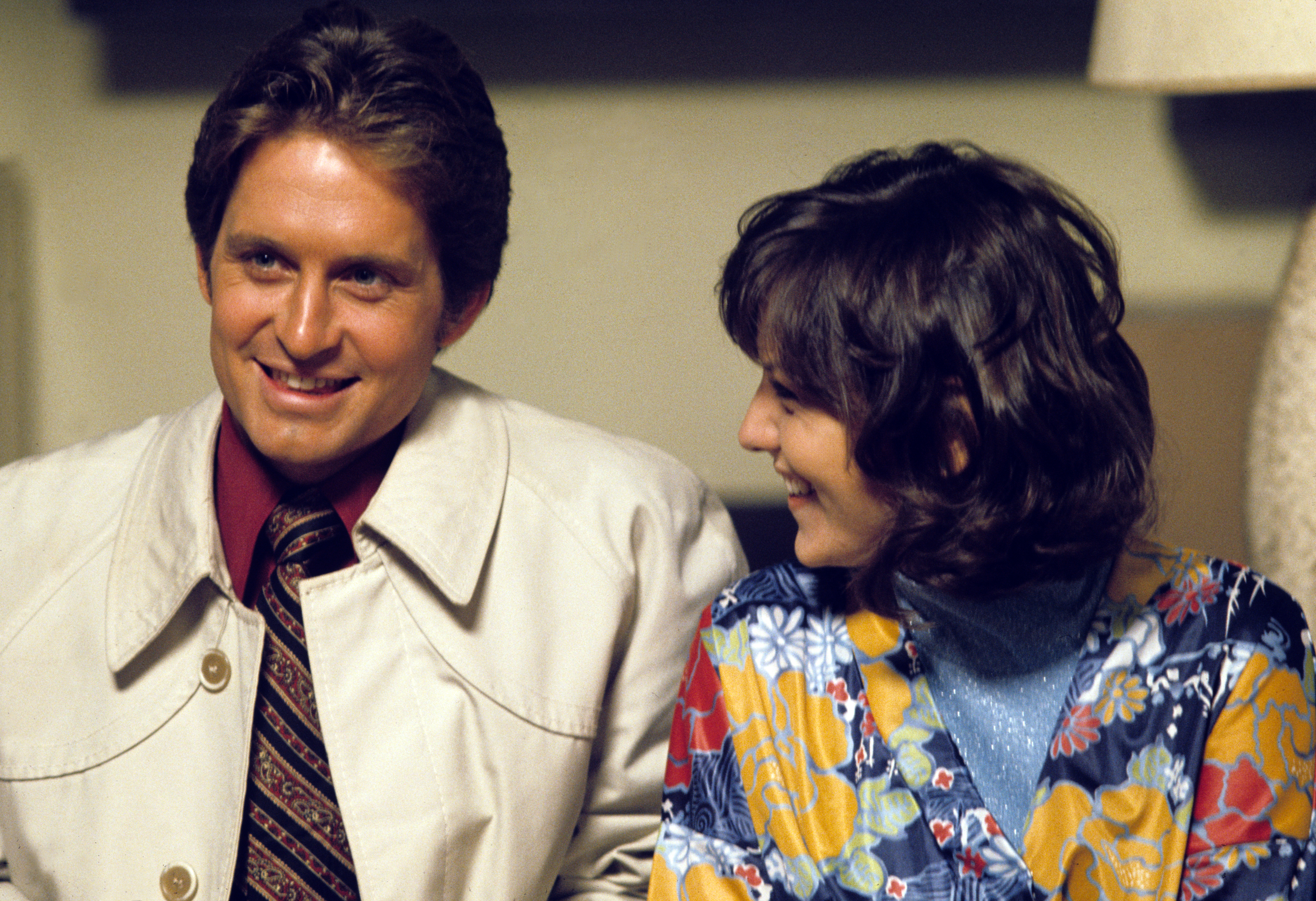 Michael Douglas como Keller y la famosa actriz como la agente Sherry Reese en "The Streets of San Francisco" el 18 de enero de 1973 | Fuente: Getty Images