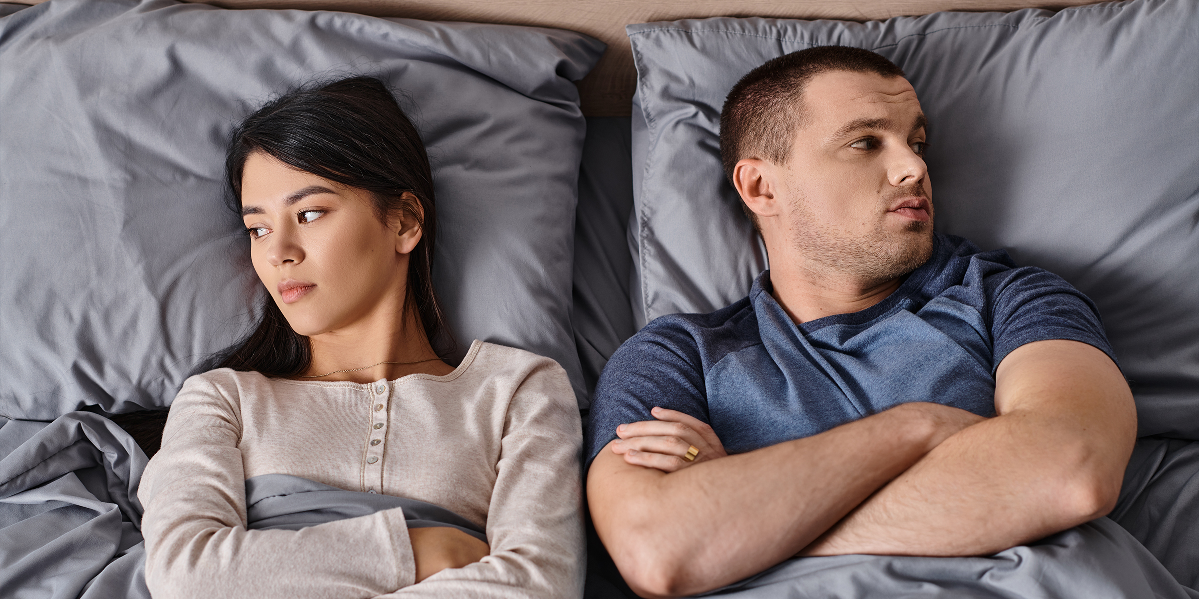 Una pareja haciendo pucheros | Fuente: Shutterstock