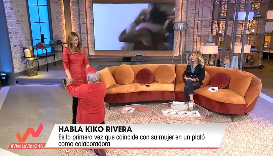 Kiko Rivera le pide matrimonio de nuevo a Irene Rosales en 'Viva la vida'. | Foto: Captura de YouTube/Mediaset Gossip