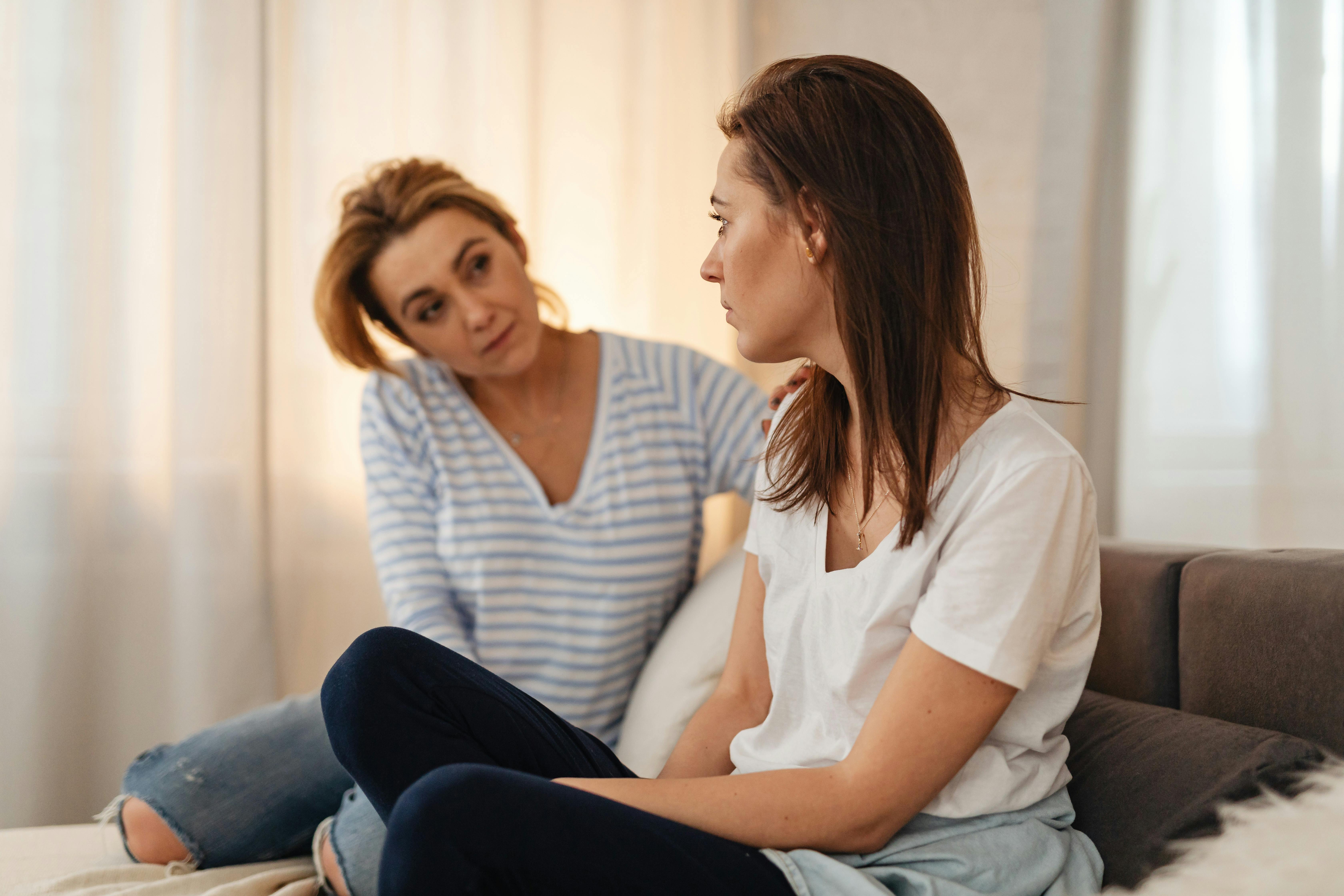 Mujeres hablando | Foto: Pexels