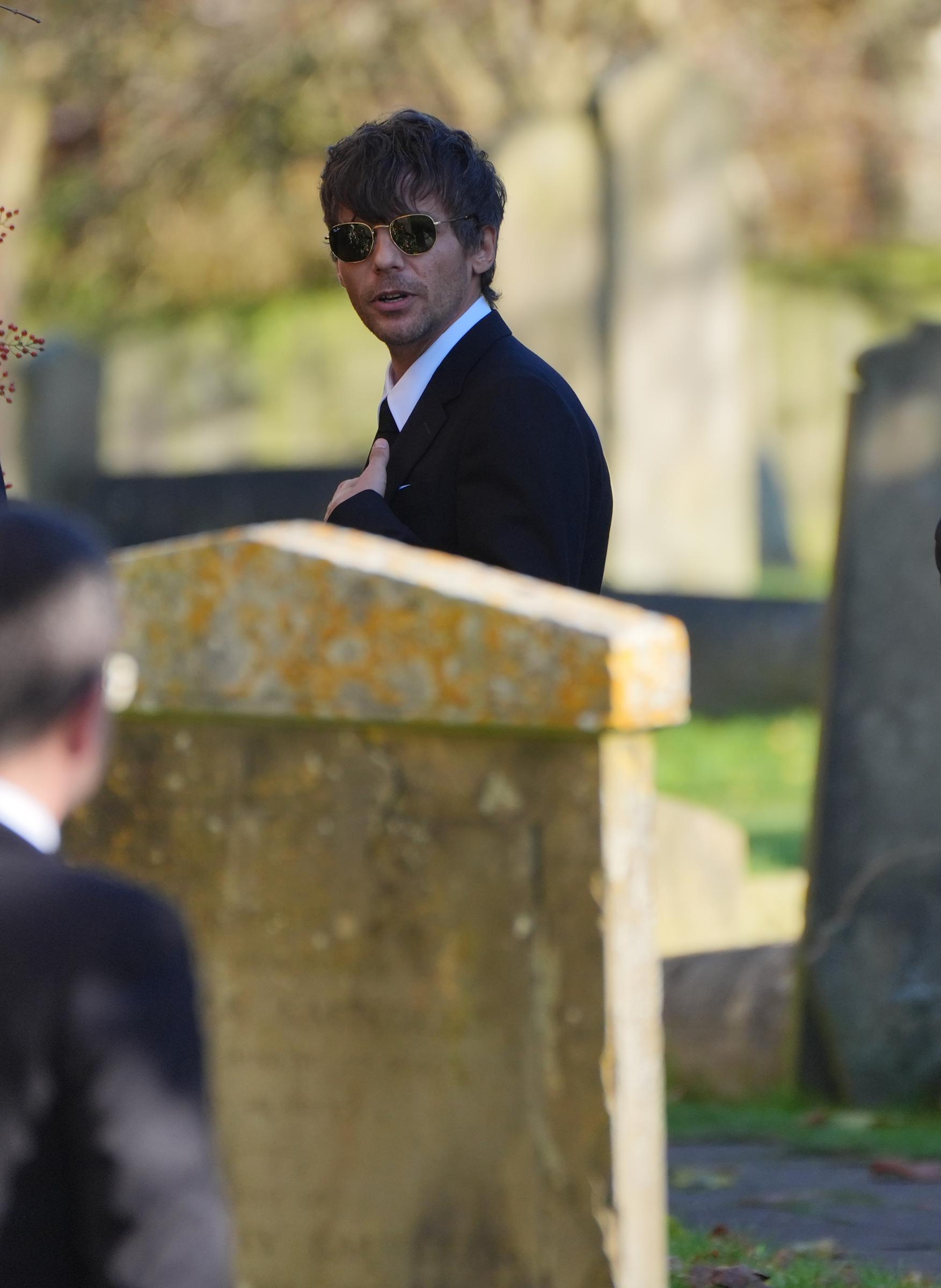 Louis Tomlinson asiste al funeral de Liam Payne en la iglesia de St. Mary en Amersham el 20 de noviembre de 2024 | Fuente: Getty Images