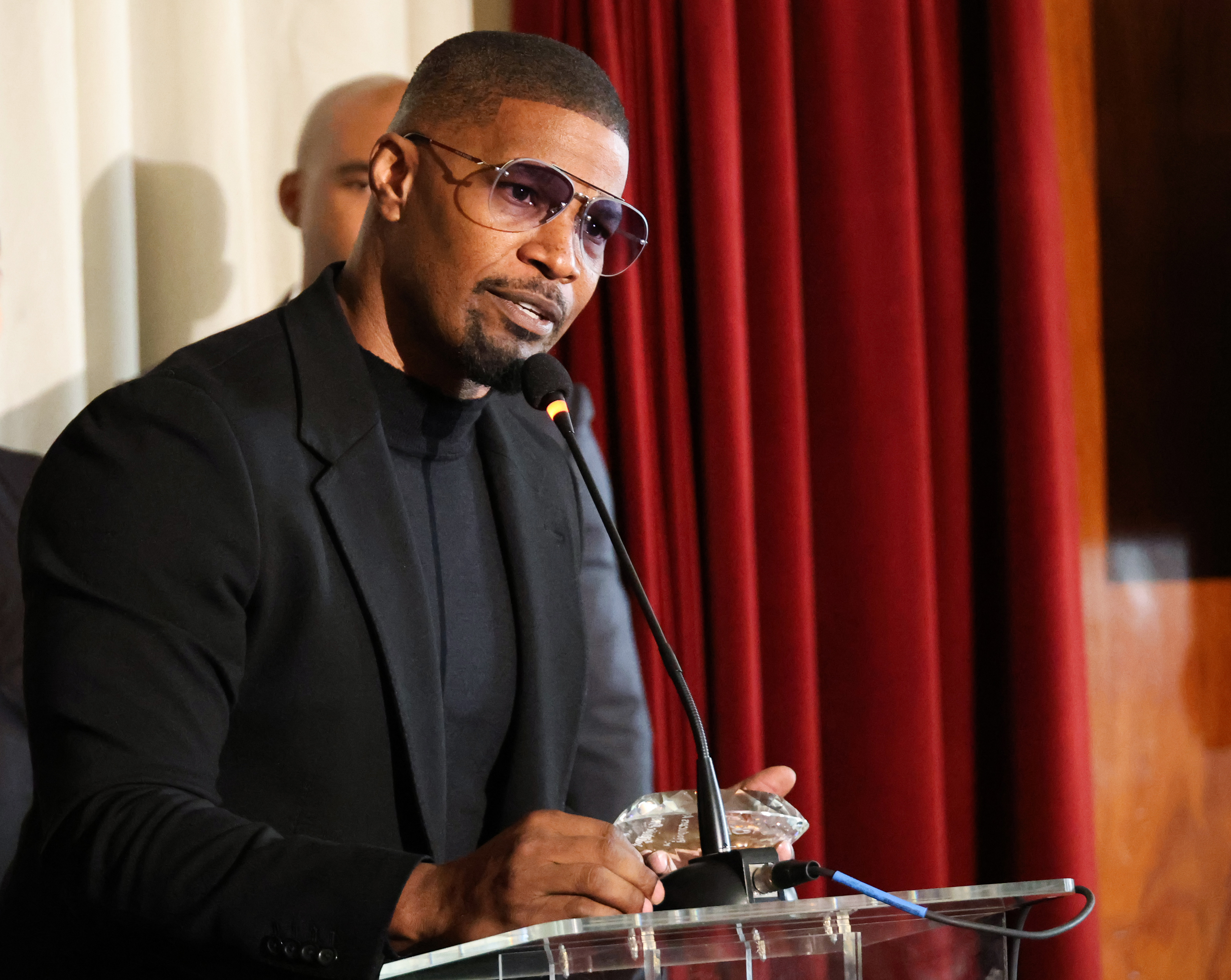 Jamie Foxx en el Almuerzo de Honor por los Logros Especiales de la AAFCA en Los Ángeles, California, el 3 de marzo de 2024 | Foto: Getty Images