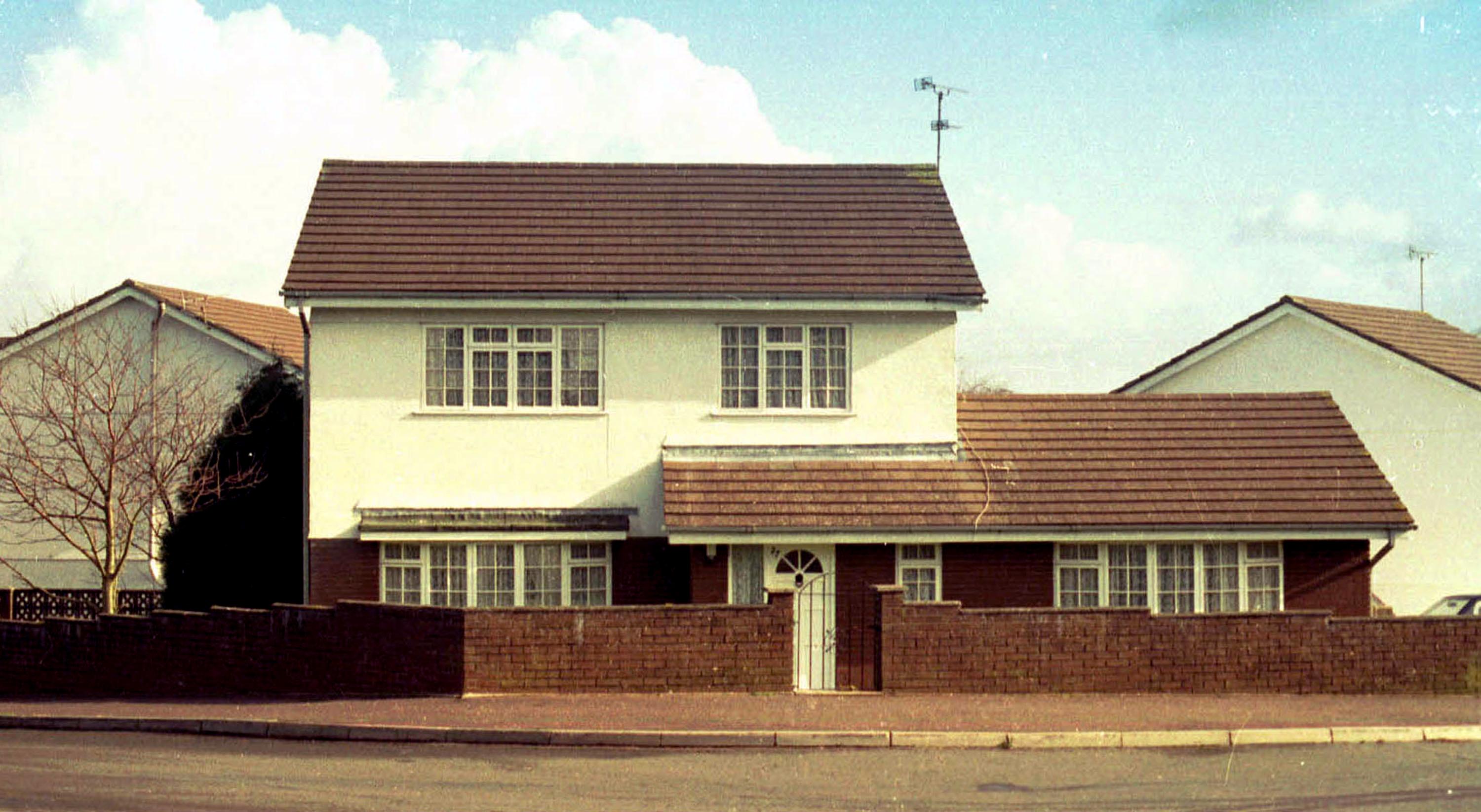 La casa de la infancia de Catherine Zeta-Jones tomada en septiembre de 1999 en Swansea, Gales, Reino Unido | Foto: Getty Images