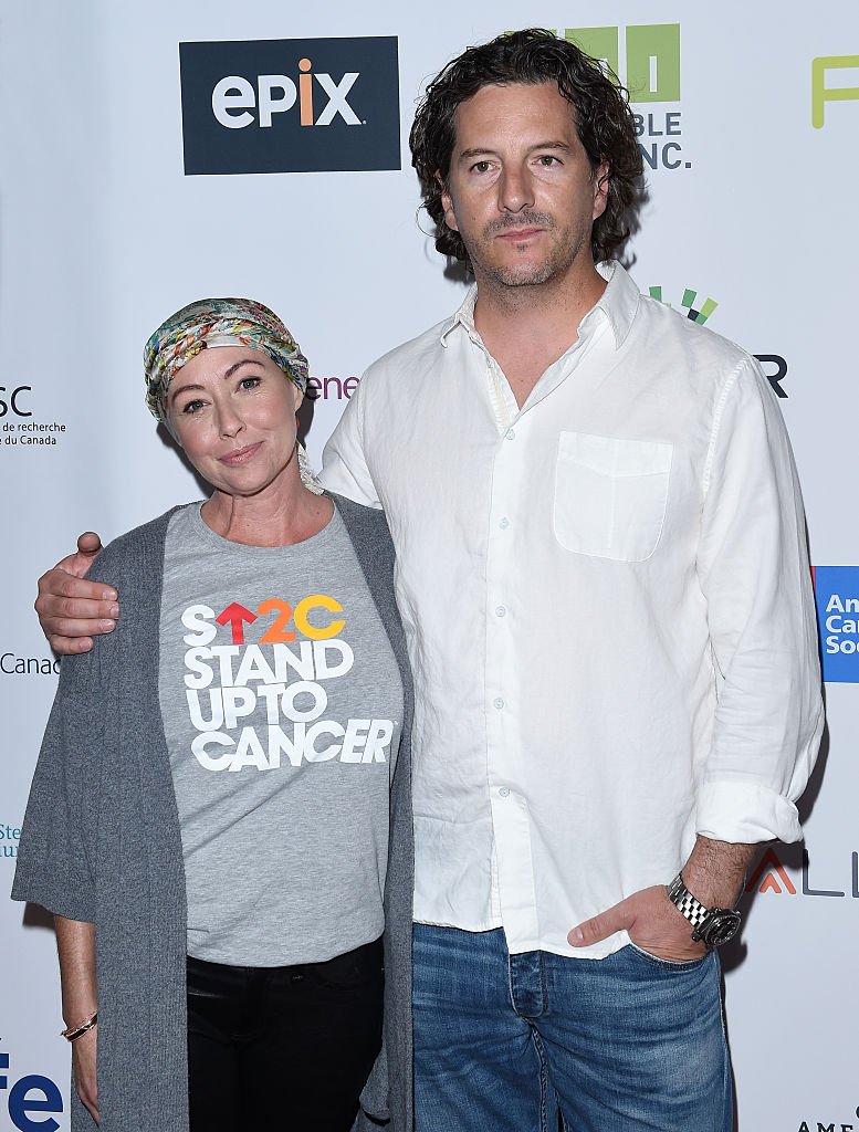 Shannen Doherty y Kurt Iswarienko durante el Hollywood Unites for the 5th Biennial Stand Up To Cancer (SU2C) en el Walt Disney Concert Hall el 9 de septiembre de 2016 en Los Ángeles, California | Fuente: Getty Images