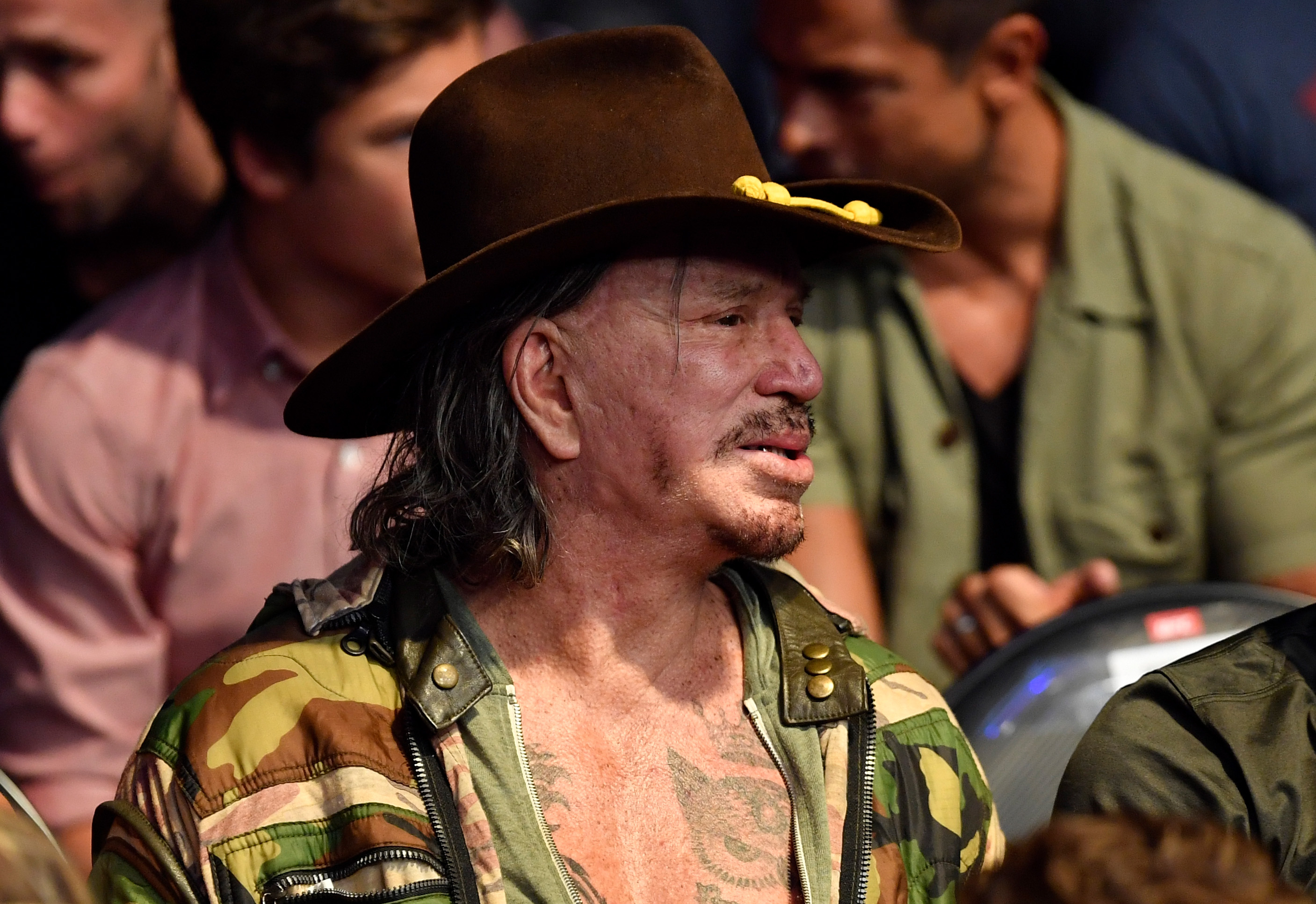 Mickey Rourke en el evento UFC 227 el 4 de agosto de 2018, en Los Ángeles, California. | Fuente: Getty Images