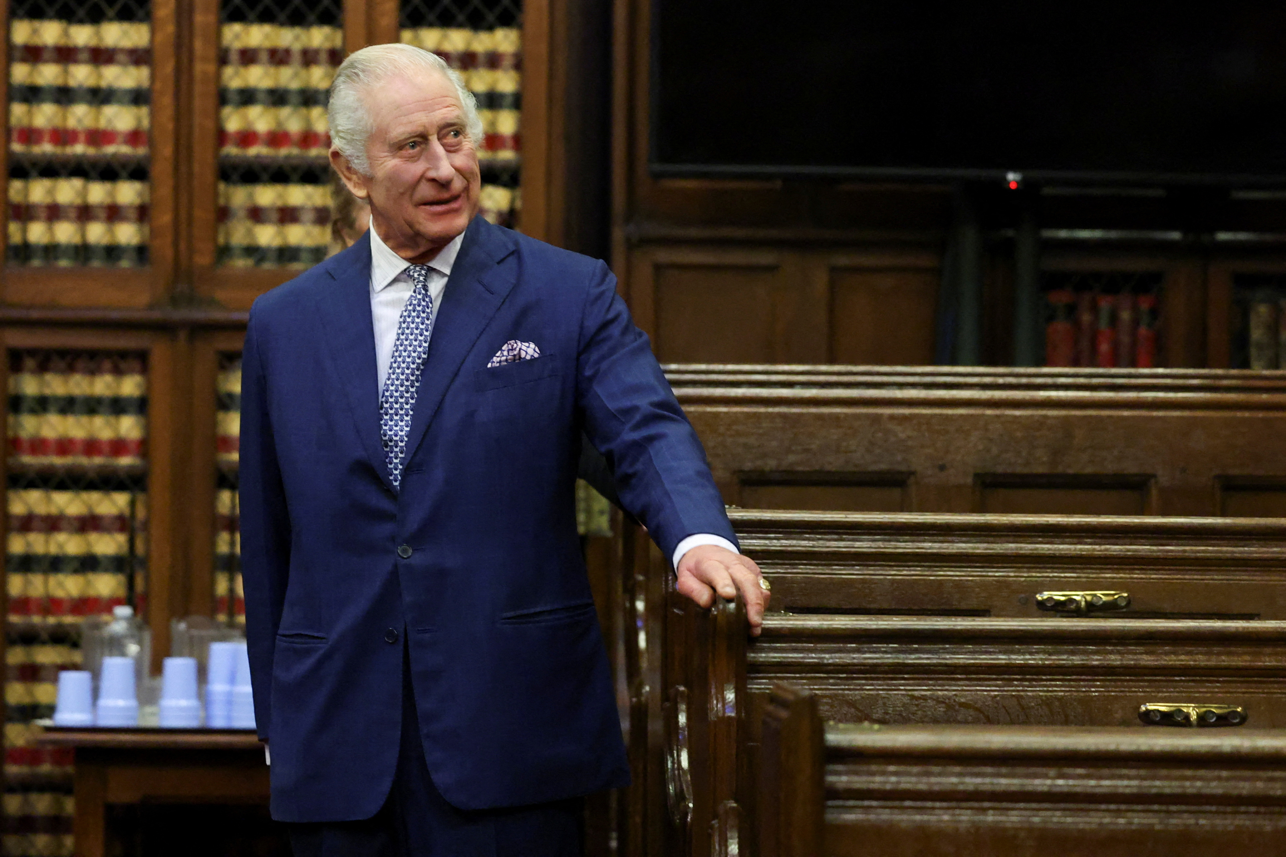 El rey Charles III visita los Tribunales Reales de Justicia el 14 de diciembre de 2023 en Londres, Inglaterra | Fuente: Getty Images