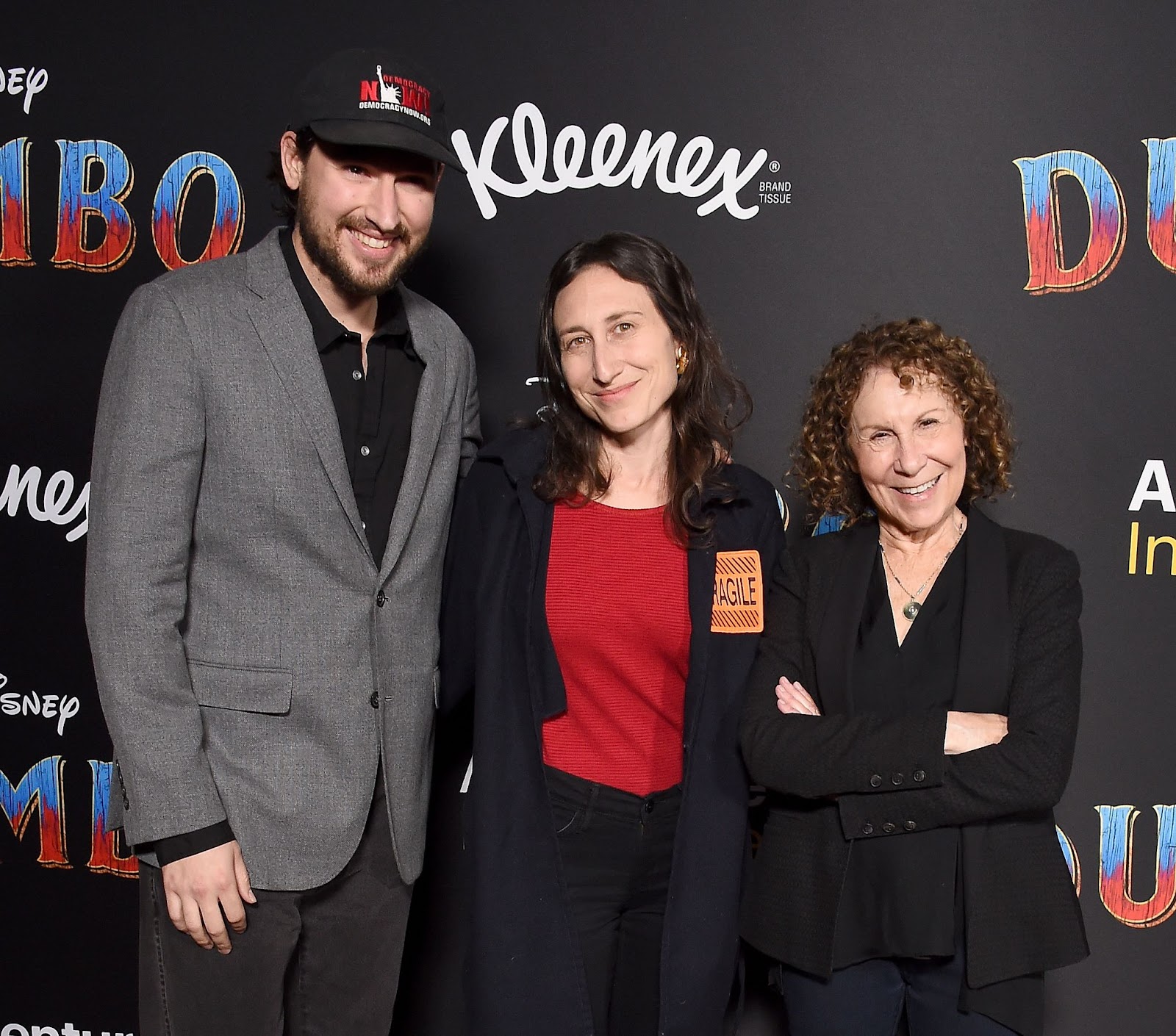 Grace Fan DeVito y Rhea Perlman en el estreno de "Dumbo" de Disney el 11 de marzo de 2019, en Los Ángeles, California | Fuente: Getty Images