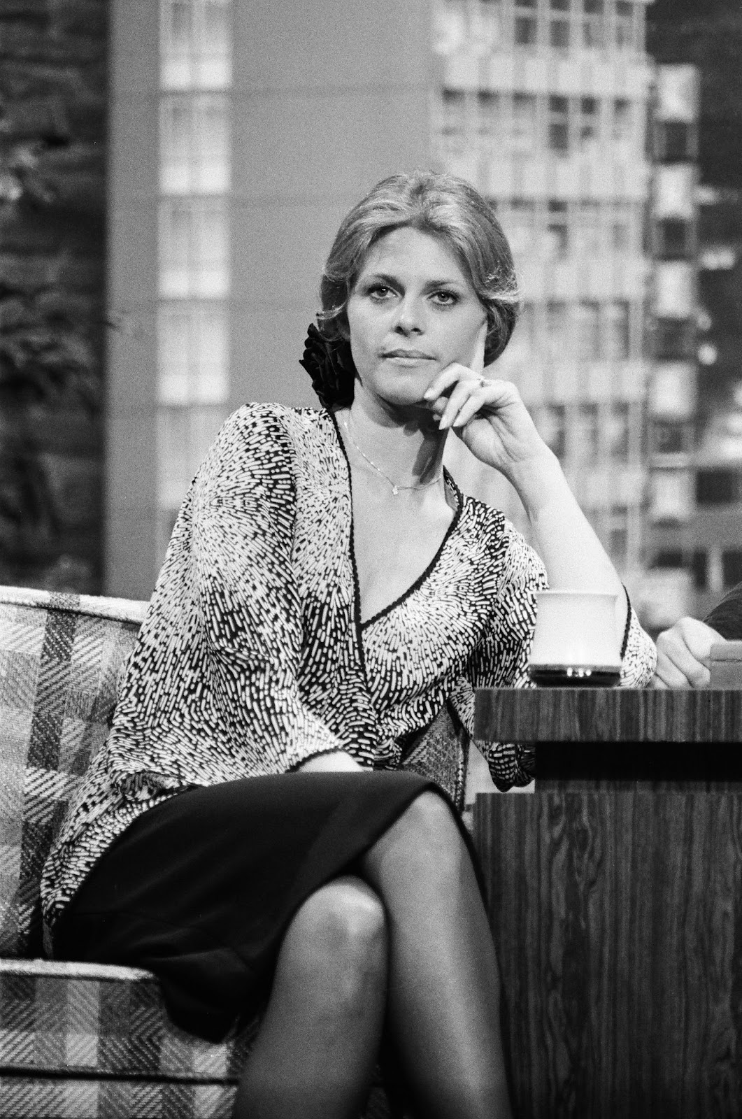 El icono de belleza de los 70 en "The Tonight Show Starring Johnny Carson" en 1977 | Fuente: Getty Images