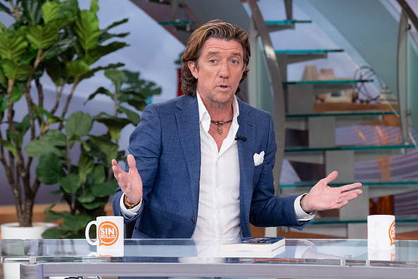 Nicolás Vallejo-Nágera visita "Despierta América" en los estudios de Univision para promocionar su nuevo libro "Colate por Nicolás" el 28 de junio de 2022 en Doral, Florida | Fuente: Getty Images