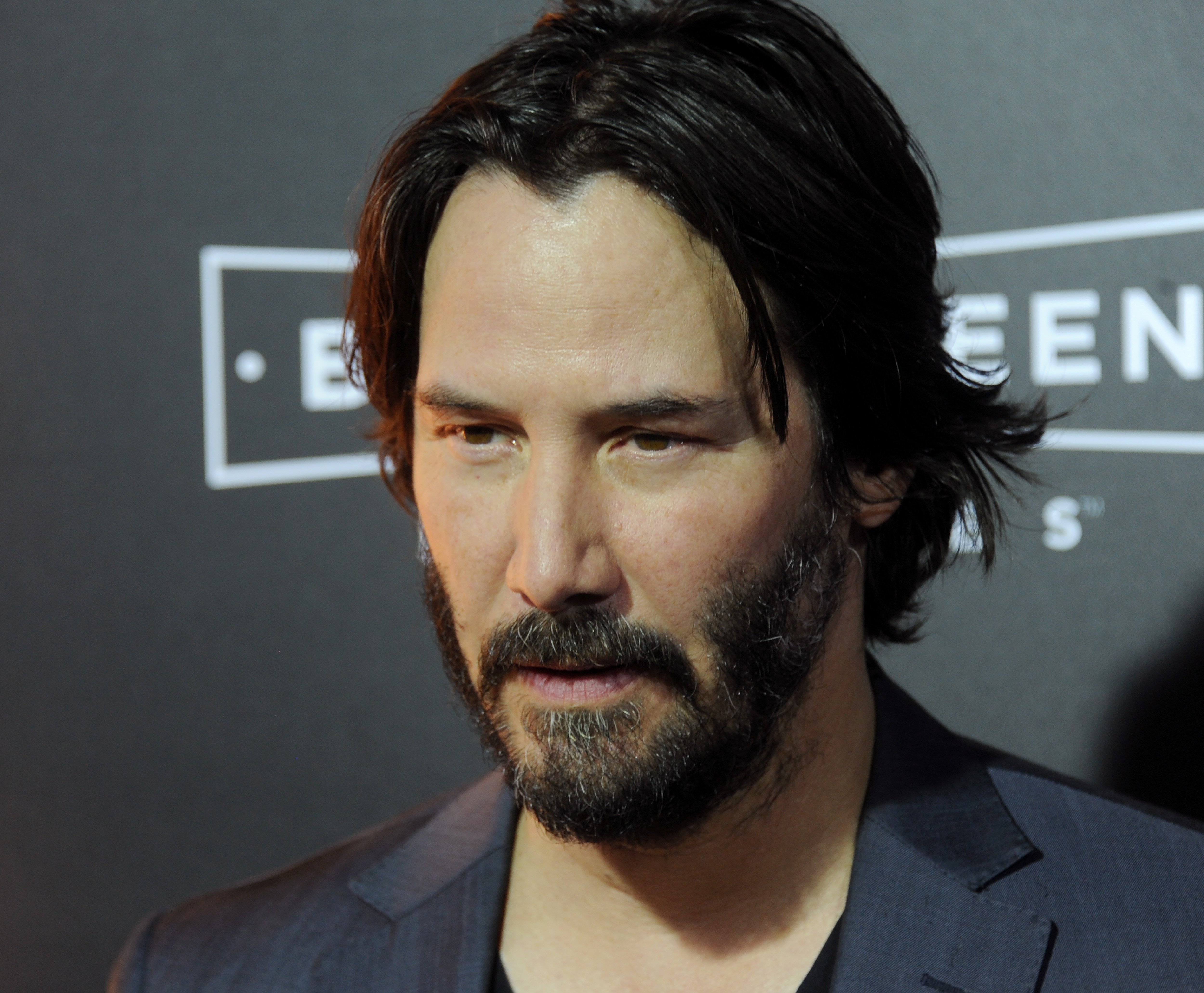 Keanu Reeves llegando al estreno de "The Neon Demon" el 14 de junio de 2016 en Hollywood, California. | Foto: Getty Images