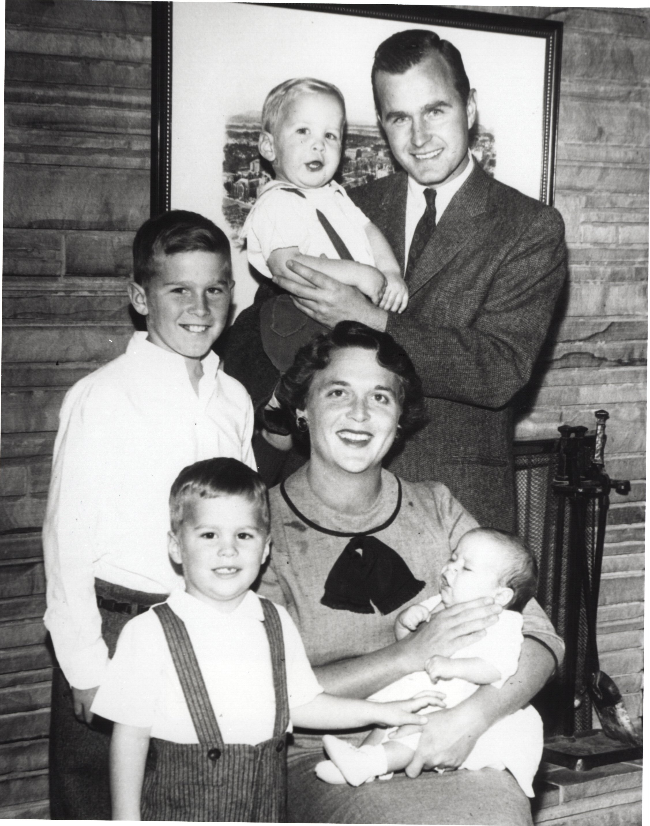 George y Barbara Bush con sus cuatro hijos. | Foto: Getty Images