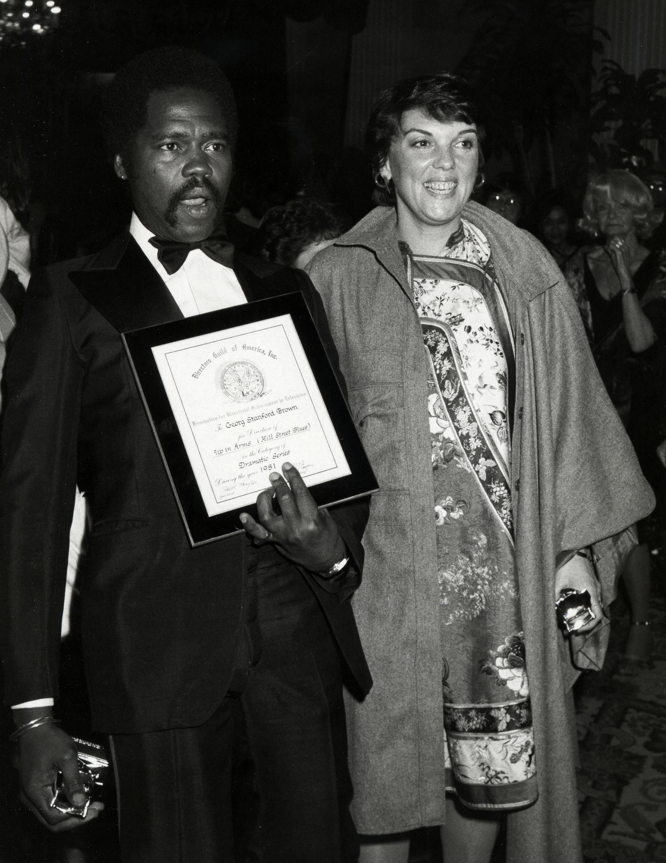 Georg Stanford Brown y Tyne Daly durante la 34.ª edición de los Premios del Sindicato de Directores, celebrada el 13 de marzo de 1982 en Beverly Hills, California. | Fuente: Getty Images