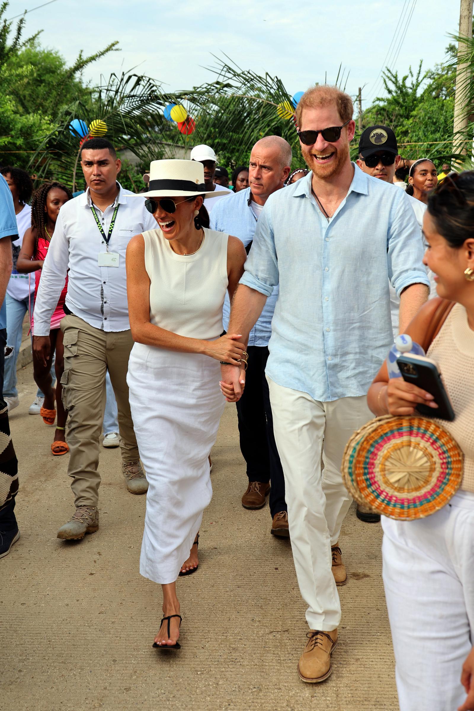 Meghan Markle y el príncipe Harry durante la visita a Colombia de los Duques de Sussex el 17 de agosto de 2024, en Cartagena, Colombia | Fuente: Getty Images