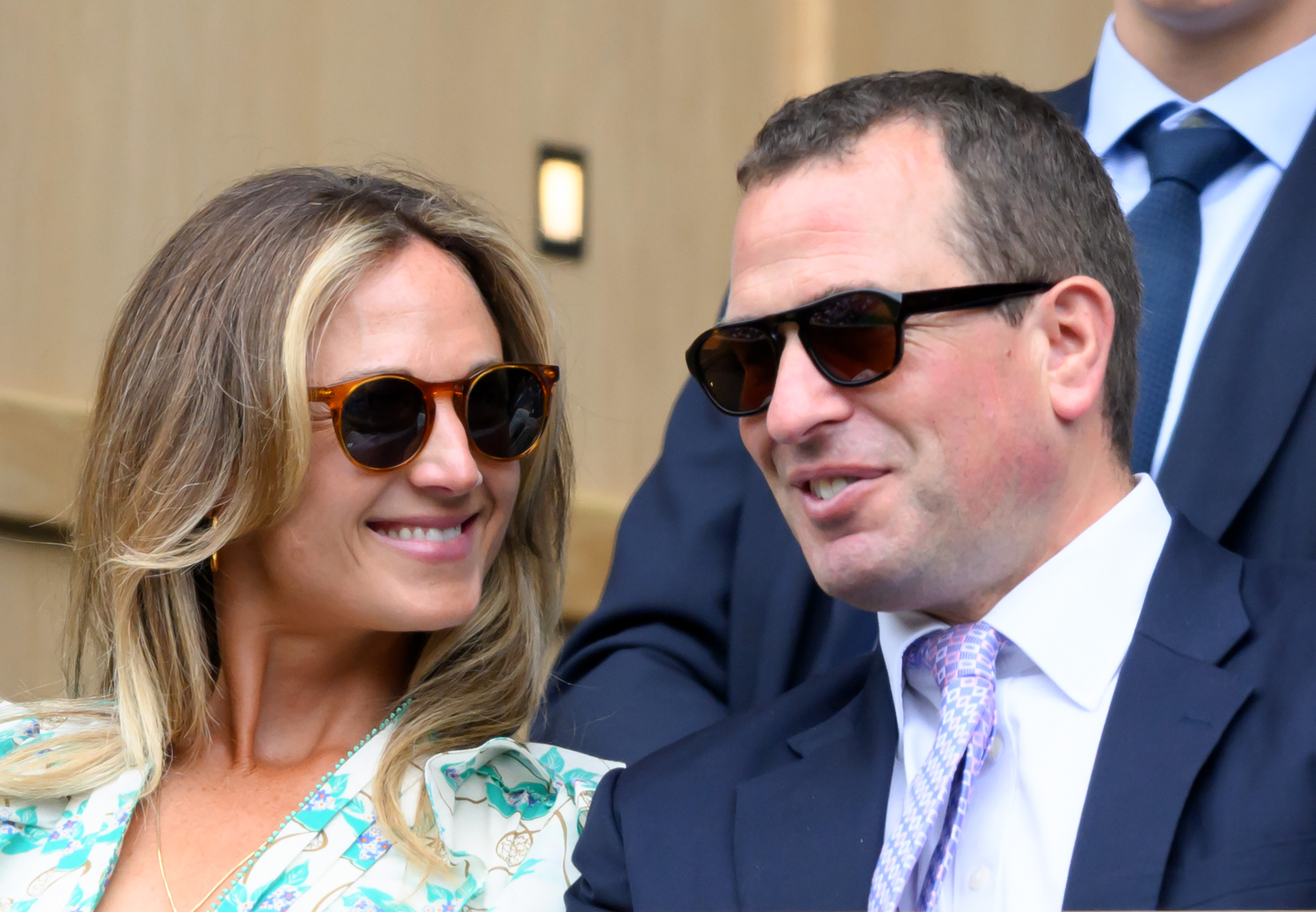 Harriet Sperling y Peter Phillips en el décimo día del Campeonato de Tenis de Wimbledon en el All England Lawn Tennis and Croquet Club el 10 de julio de 2024 en Londres, Inglaterra | Fuente: Getty Images