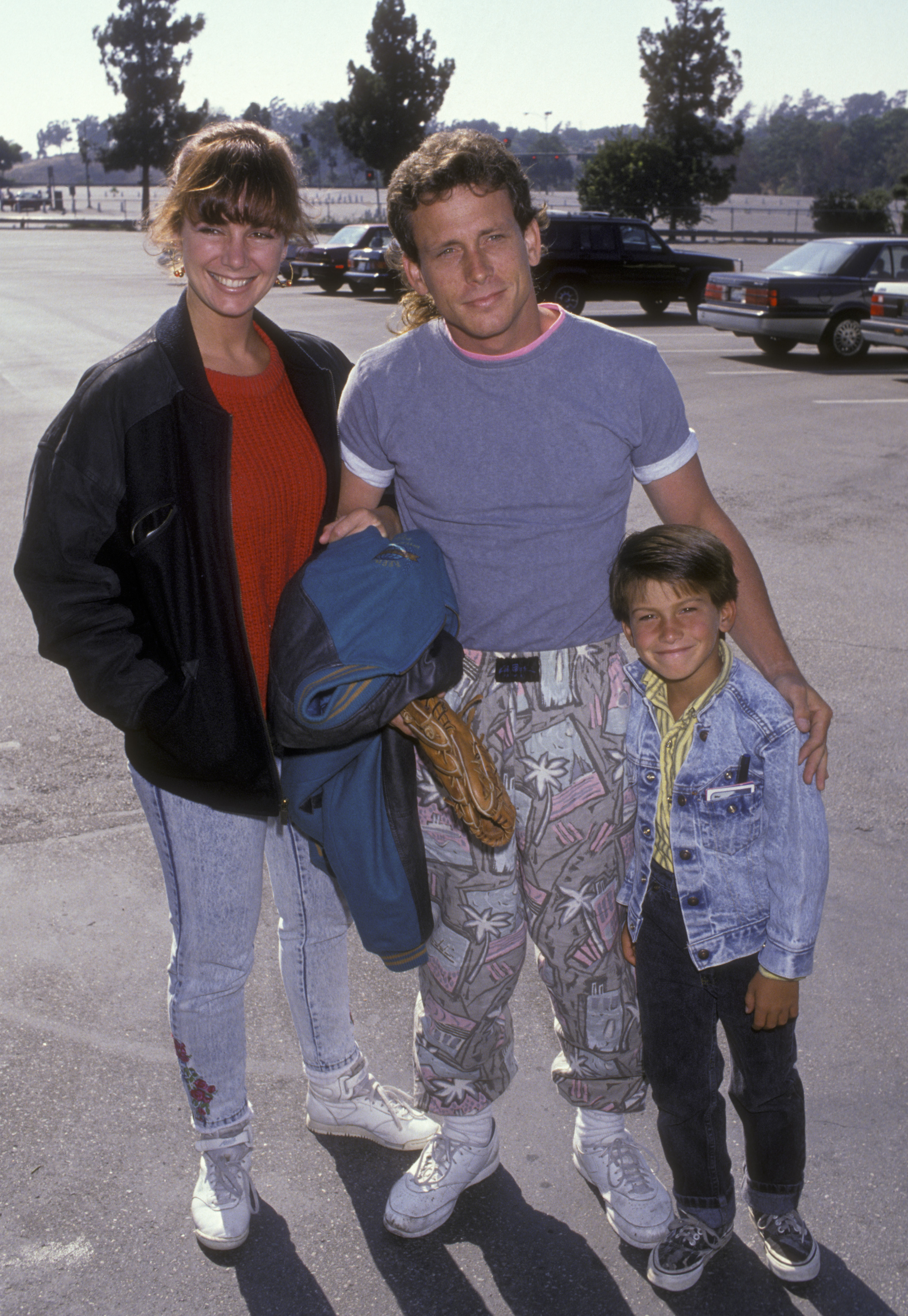 Willie Aames y su familia asisten al Partido de las Estrellas de Hollywood el 26 de agosto de 1989, en Hollywood, California | Fuente: Getty Images