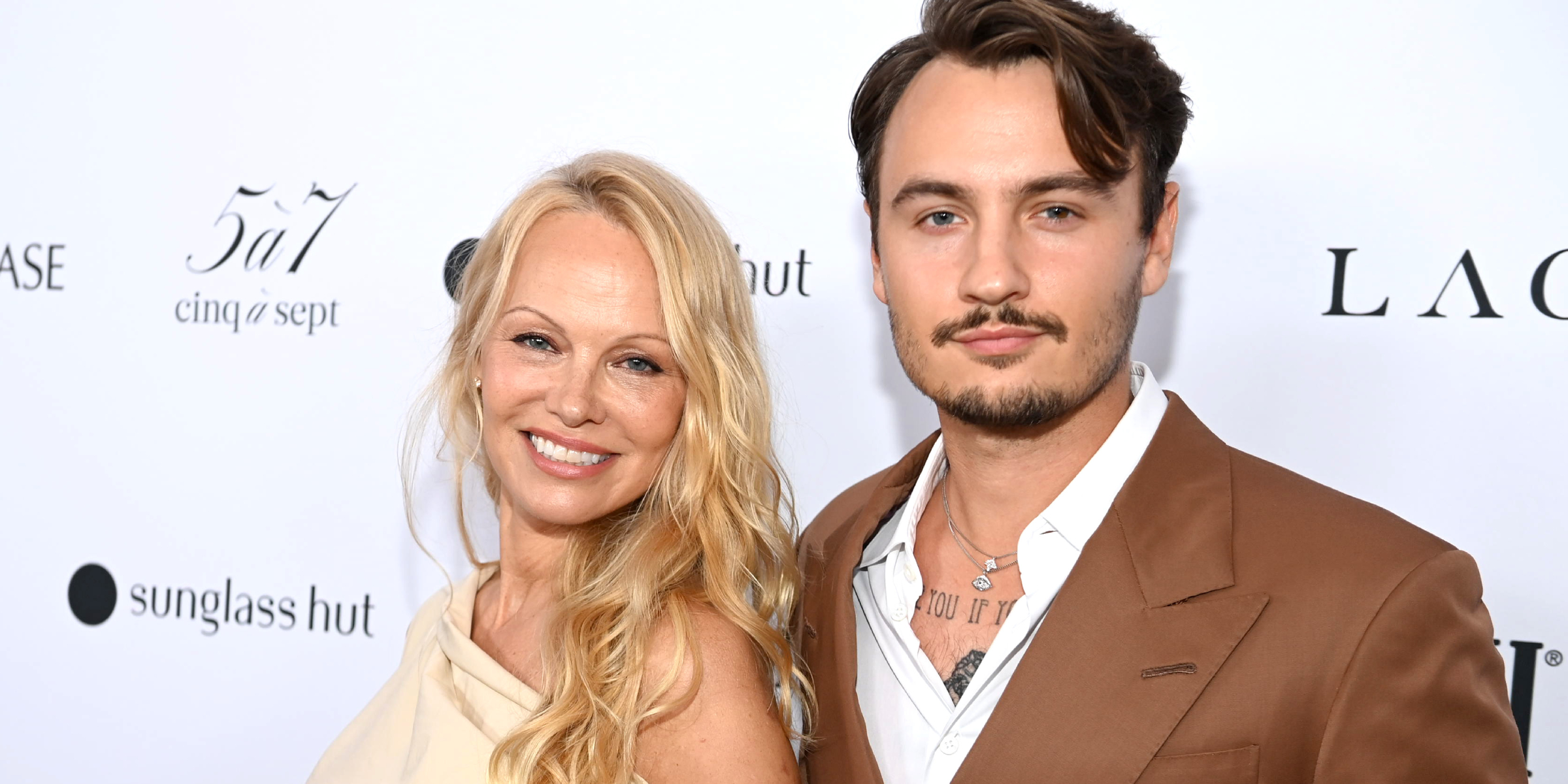 Pamela Anderson y Brandon Thomas Lee | Fuente: Getty Images