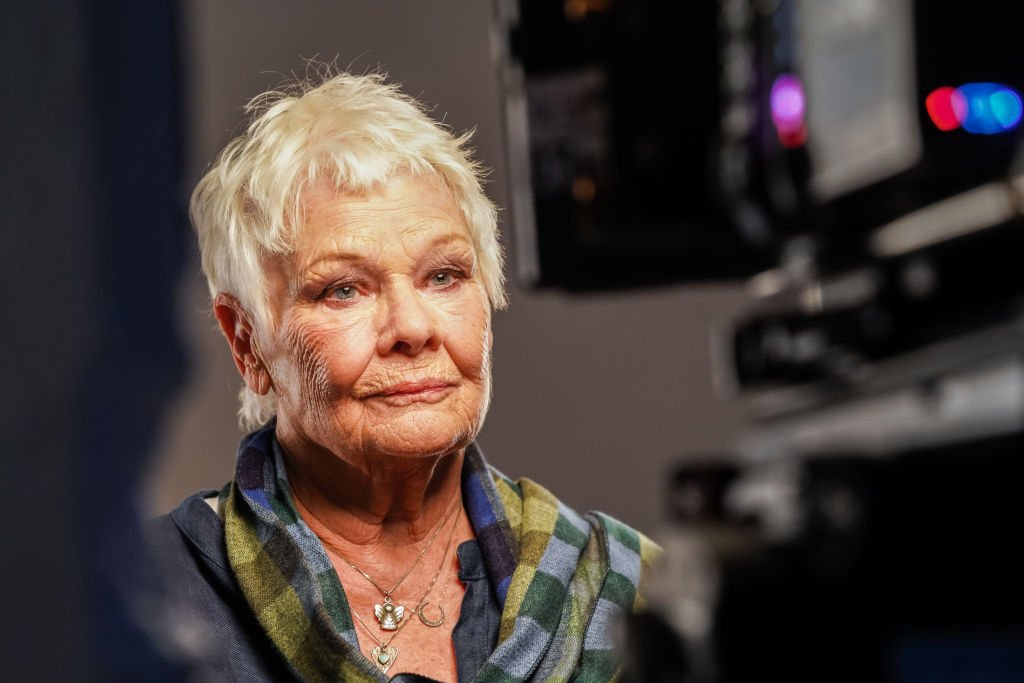 Judi Dench protagoniza en ‘Red Nose Day 2021’, la película de la campaña Funny is Power, el 16 de octubre de 2020 en Londres, Inglaterra. | Foto: Getty Images