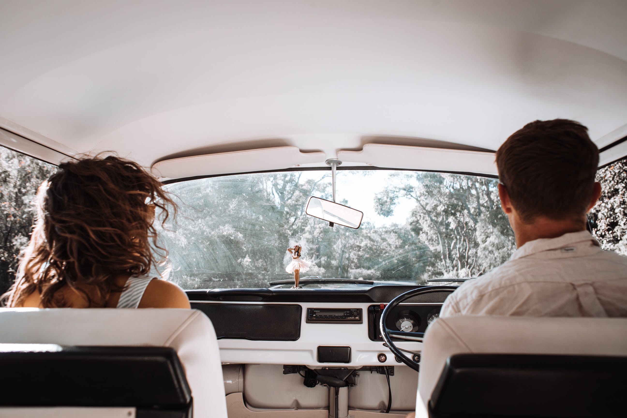 Una pareja en un Automóvil | Foto: Pexels