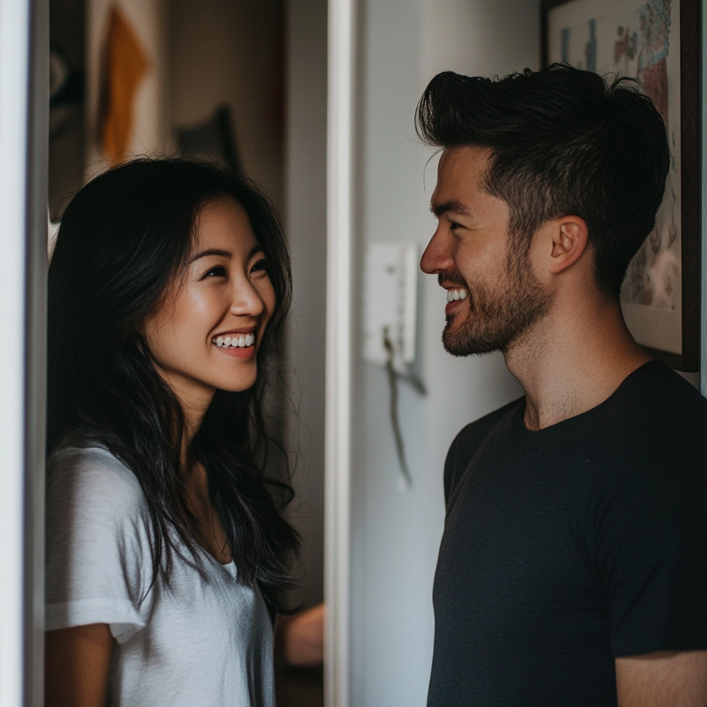 Una pareja feliz de pie en la puerta | Fuente: Midjourney