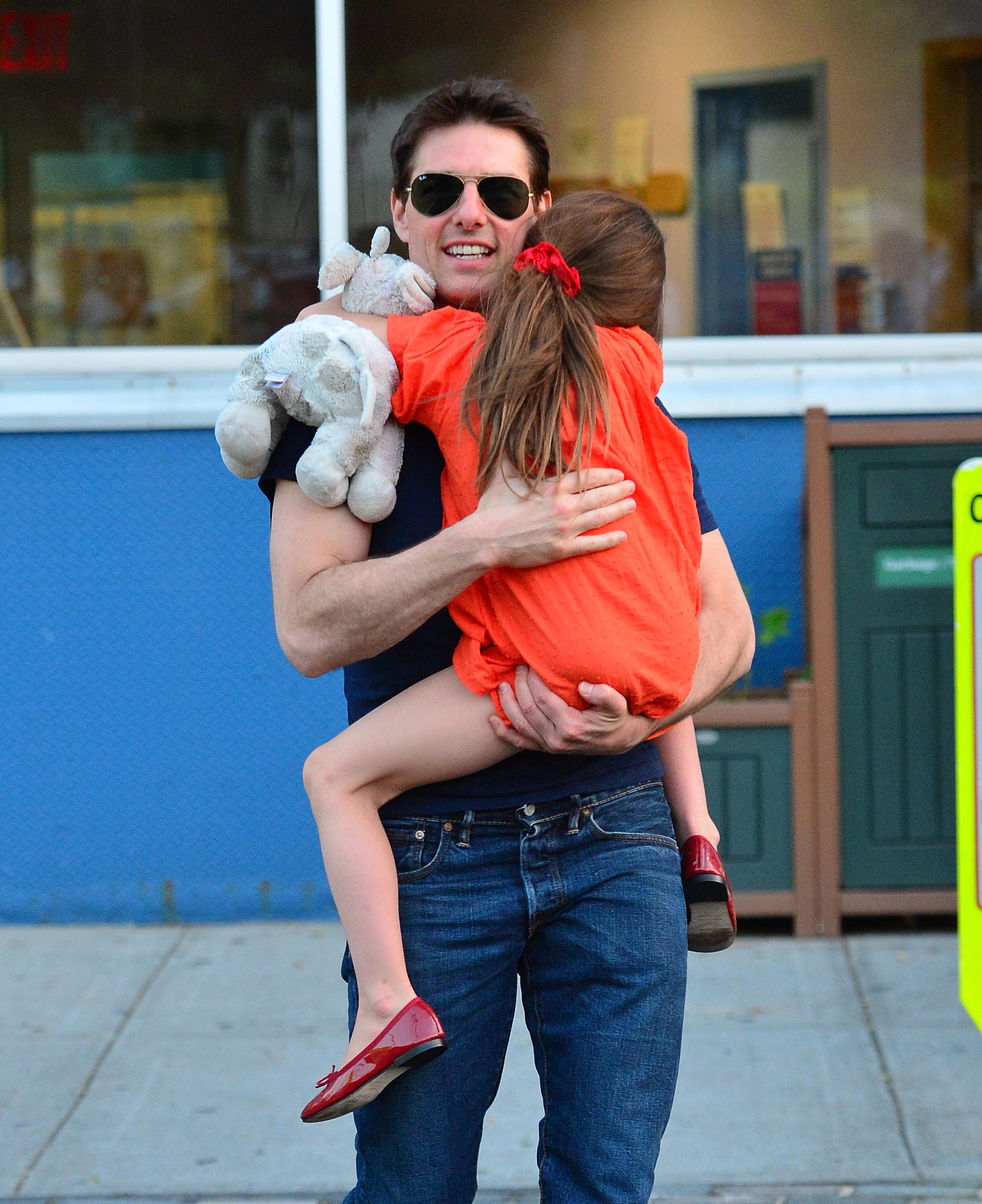 Tom Cruise y Suri Noelle salen de Chelsea Piers el 17 de julio de 2012, en Nueva York | Fuente: Getty Images