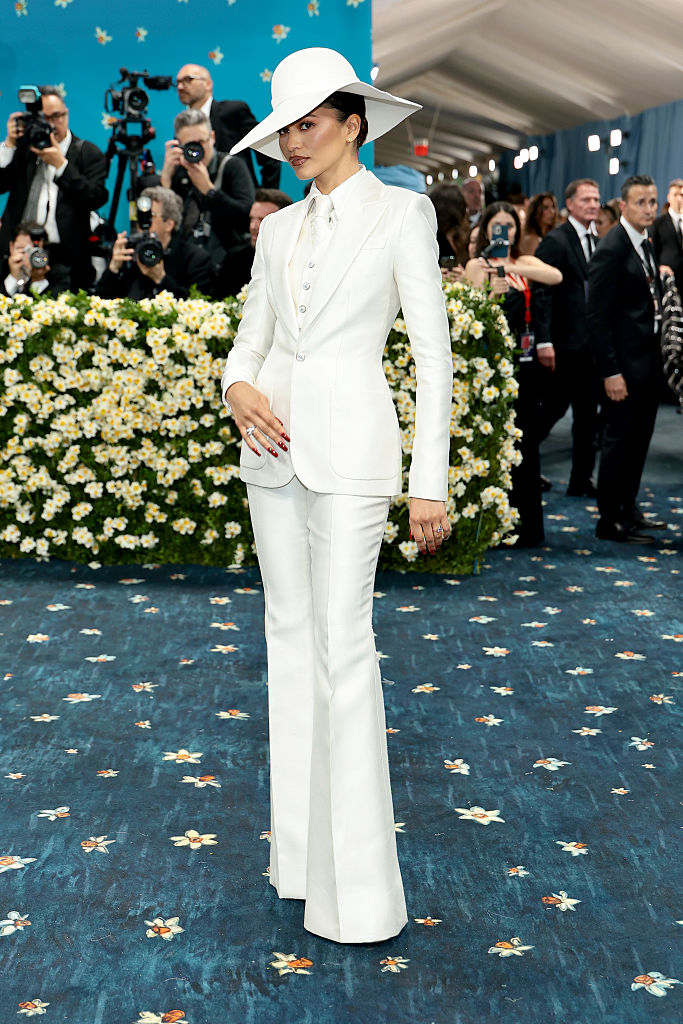 Zendaya asiste a la Met Gala 2025 en el Museo Metropolitano de Arte de la ciudad de Nueva York, el 5 de mayo, celebrando el tema "Superfine: Tailoring Black Style".