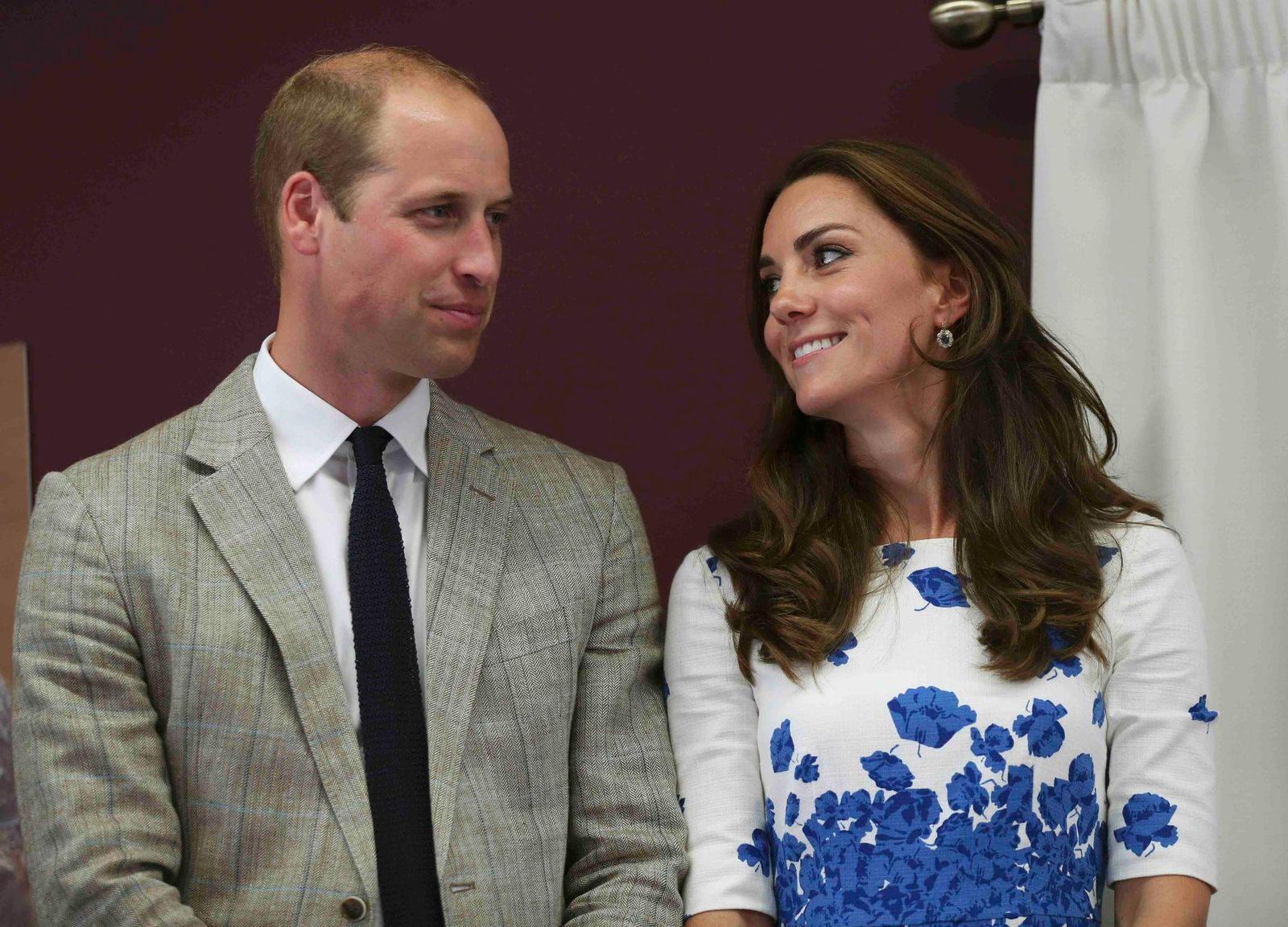 Kate Middleton y el príncipe William durante su visita al Keech Hospice Care el 24 de agosto de 2016. | Foto: Getty Images