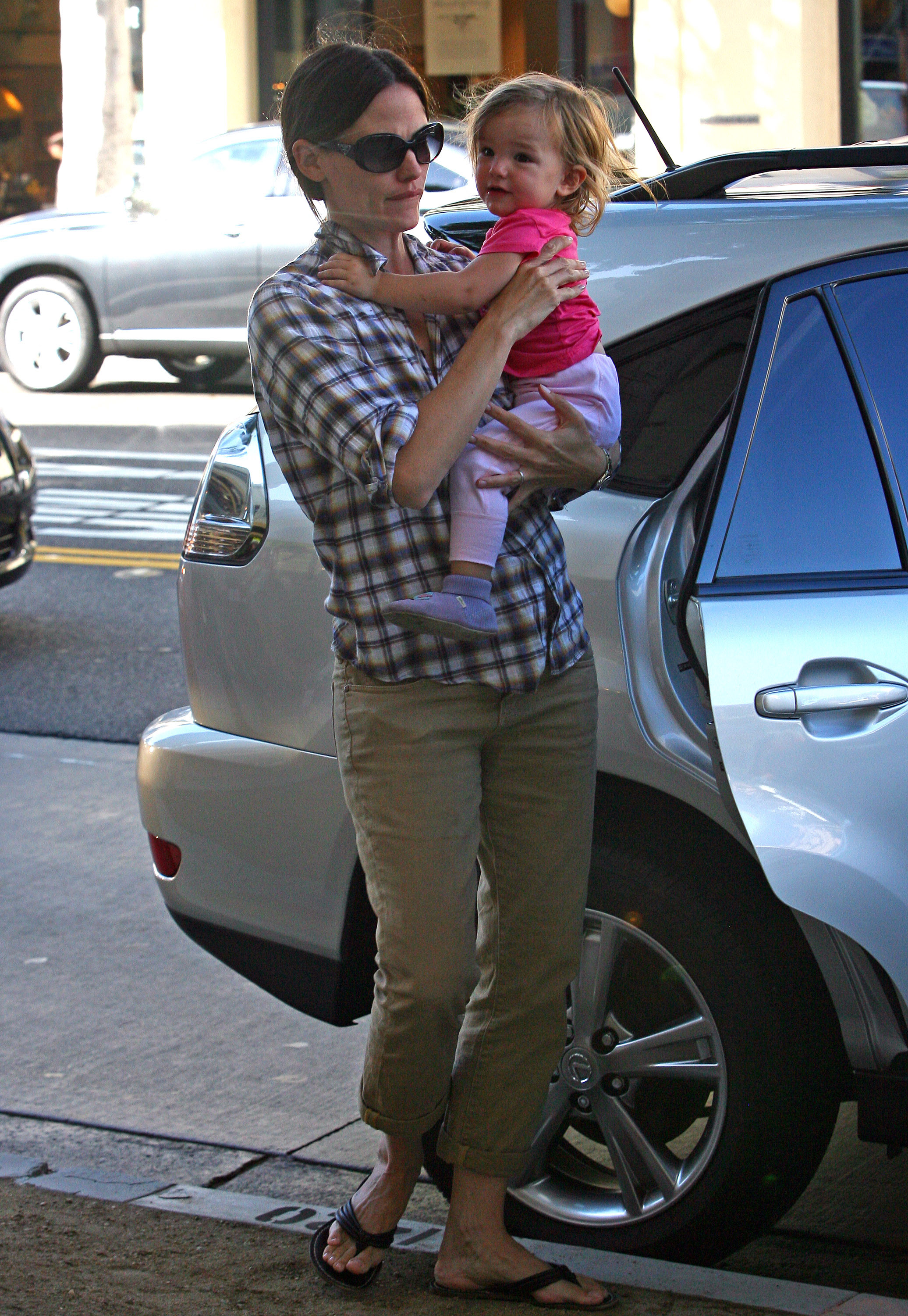 Jennifer Gardner y Seraphina Affleck el 29 de julio de 2010 en Los Ángeles, California. | Fuente: Getty Images