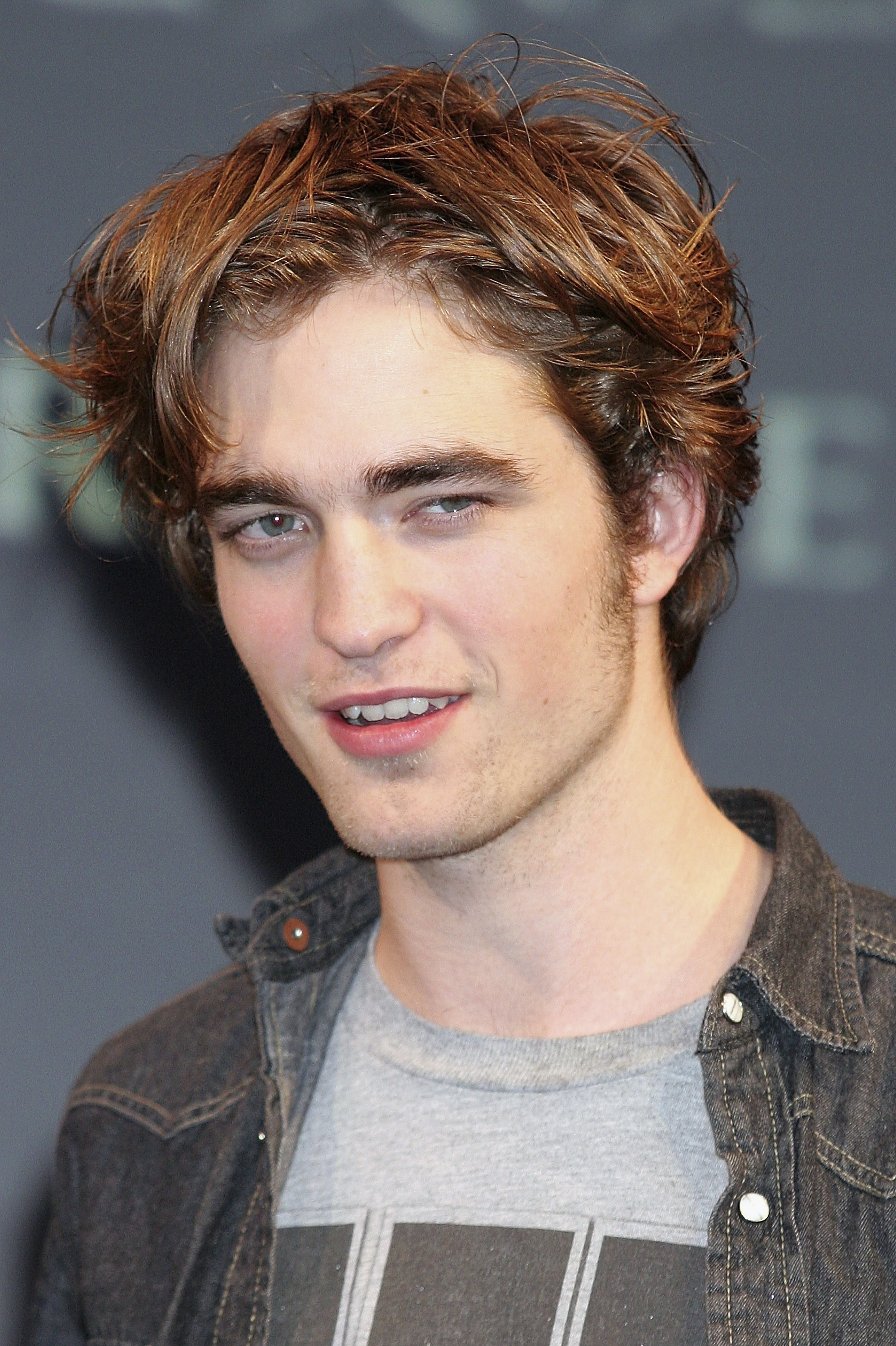 Robert Pattinson en una rueda de prensa para promocionar "Harry Potter and The Goblet Of Fire" el 18 de noviembre de 2005, en Tokio, Japón | Fuente: Getty Images