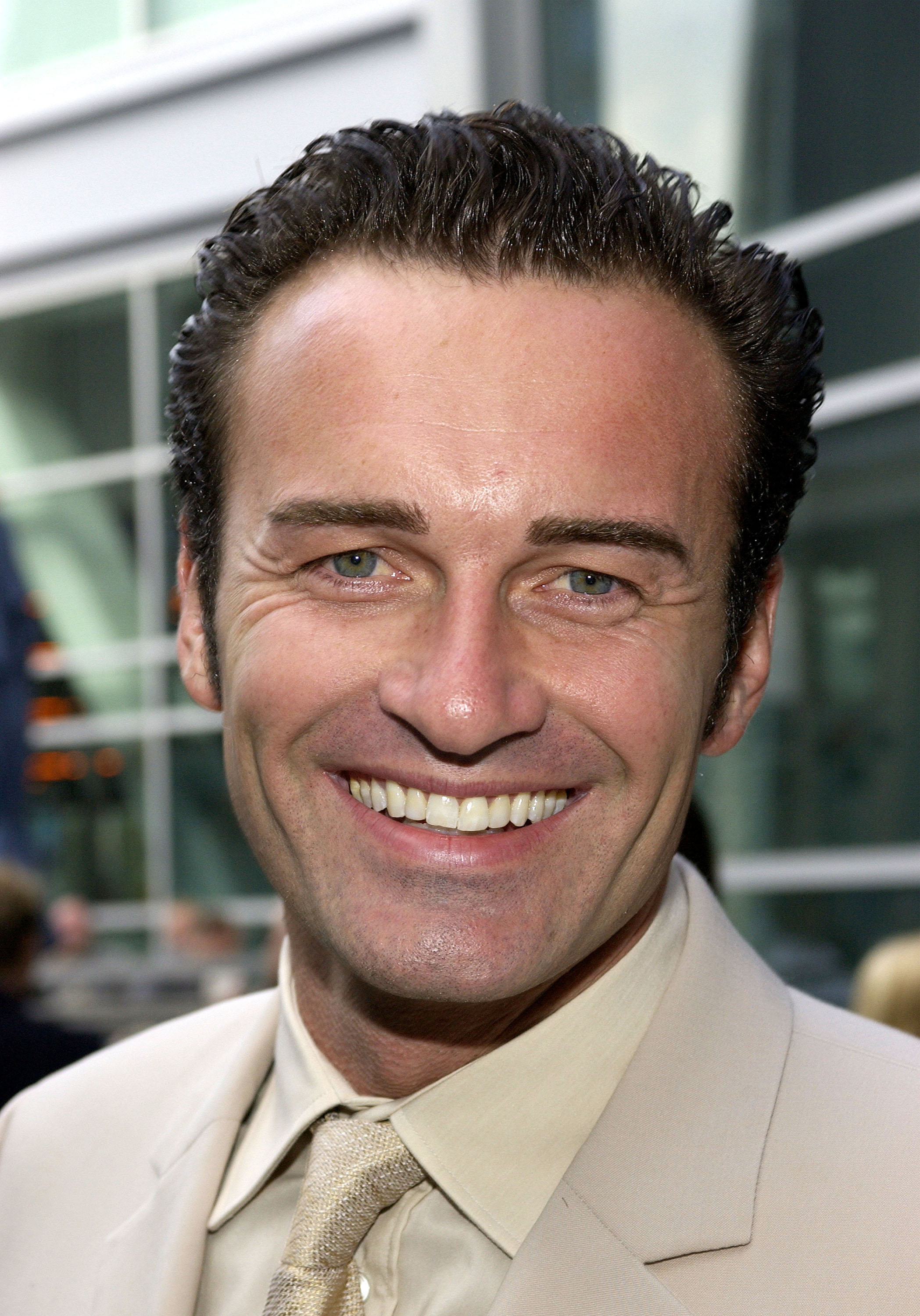Julian McMahon asiste a la proyección del episodio piloto de la serie dramática original de FX "Nip/Tuck" el 19 de julio de 2003 en el Teatro Arclight de Hollywood, California | Fuente: Getty Images
