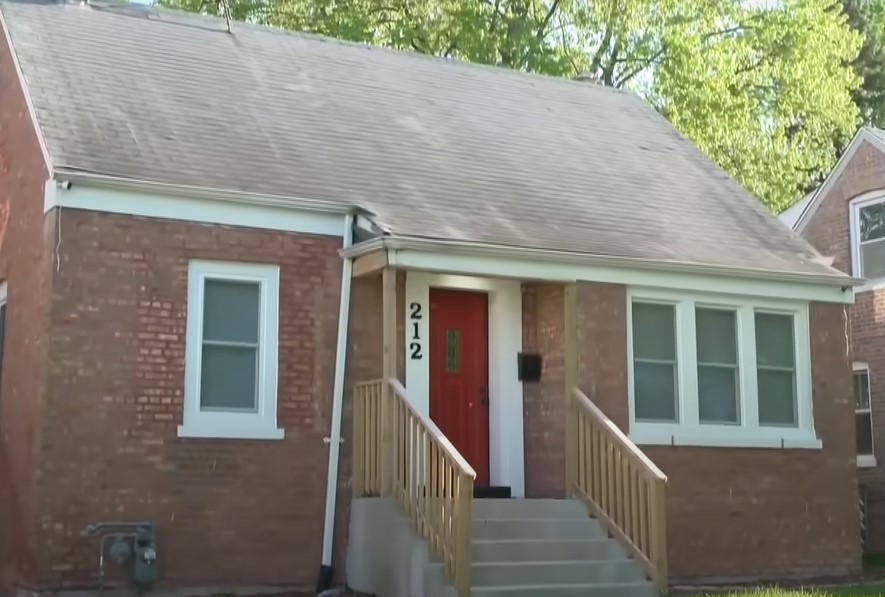Exterior de la casa. | Foto: YouTube/Inside Edition