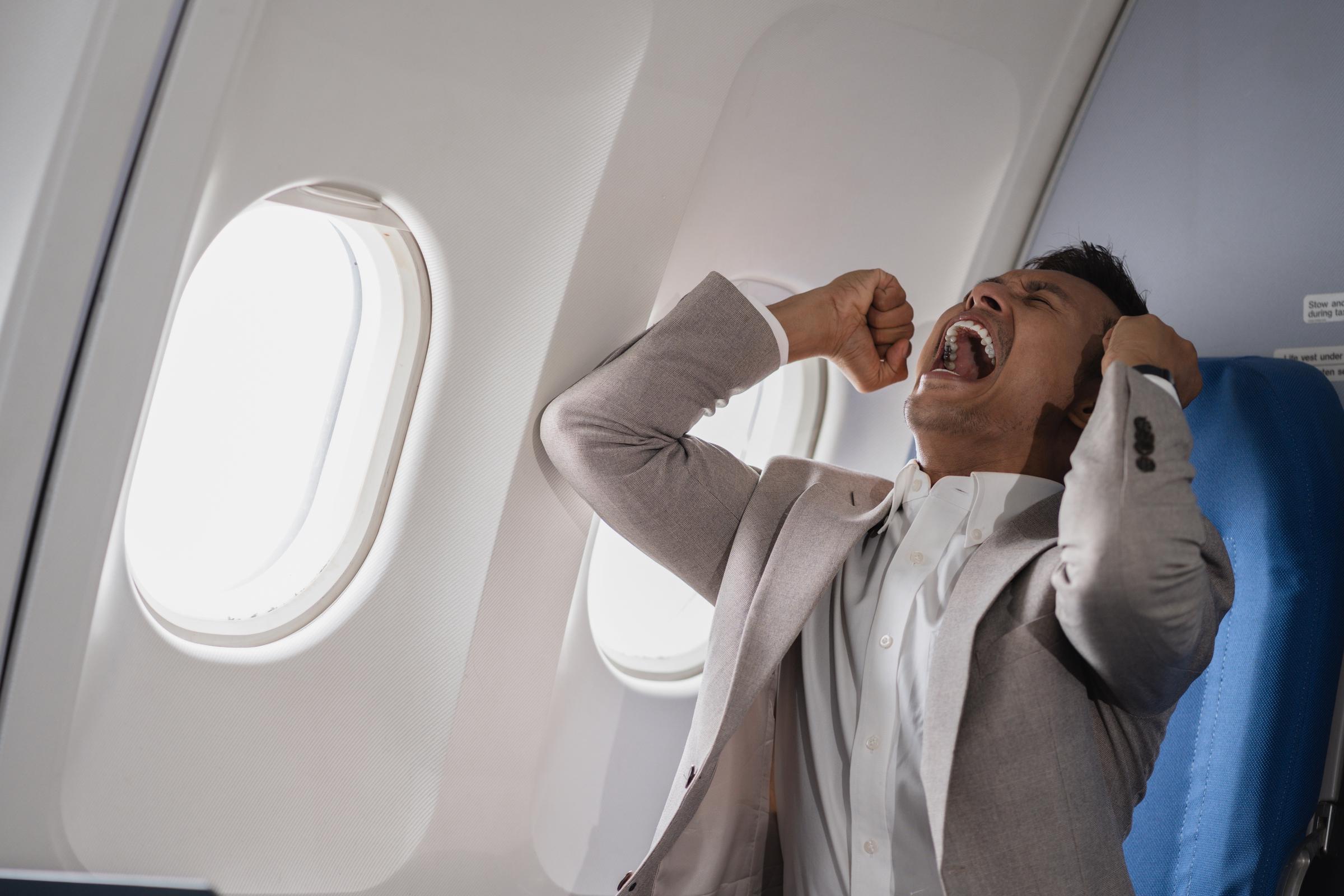 Hombre de negocios enfadado | Fuente: Shutterstock