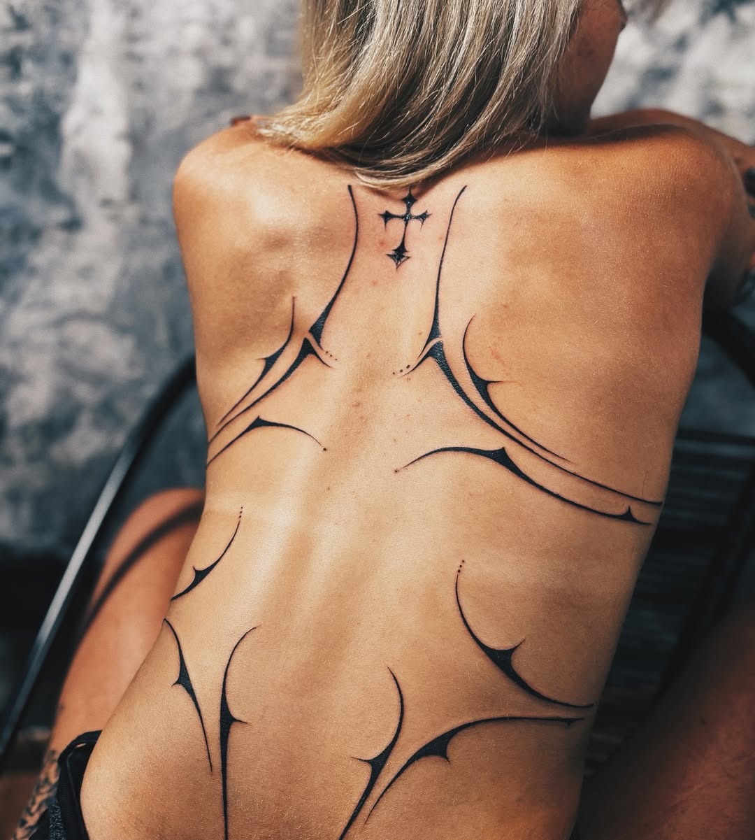 Marta Fort mostró un nuevo tatuaje de gran escala que cubre su espalda | Fuente: Instagram/martacfort