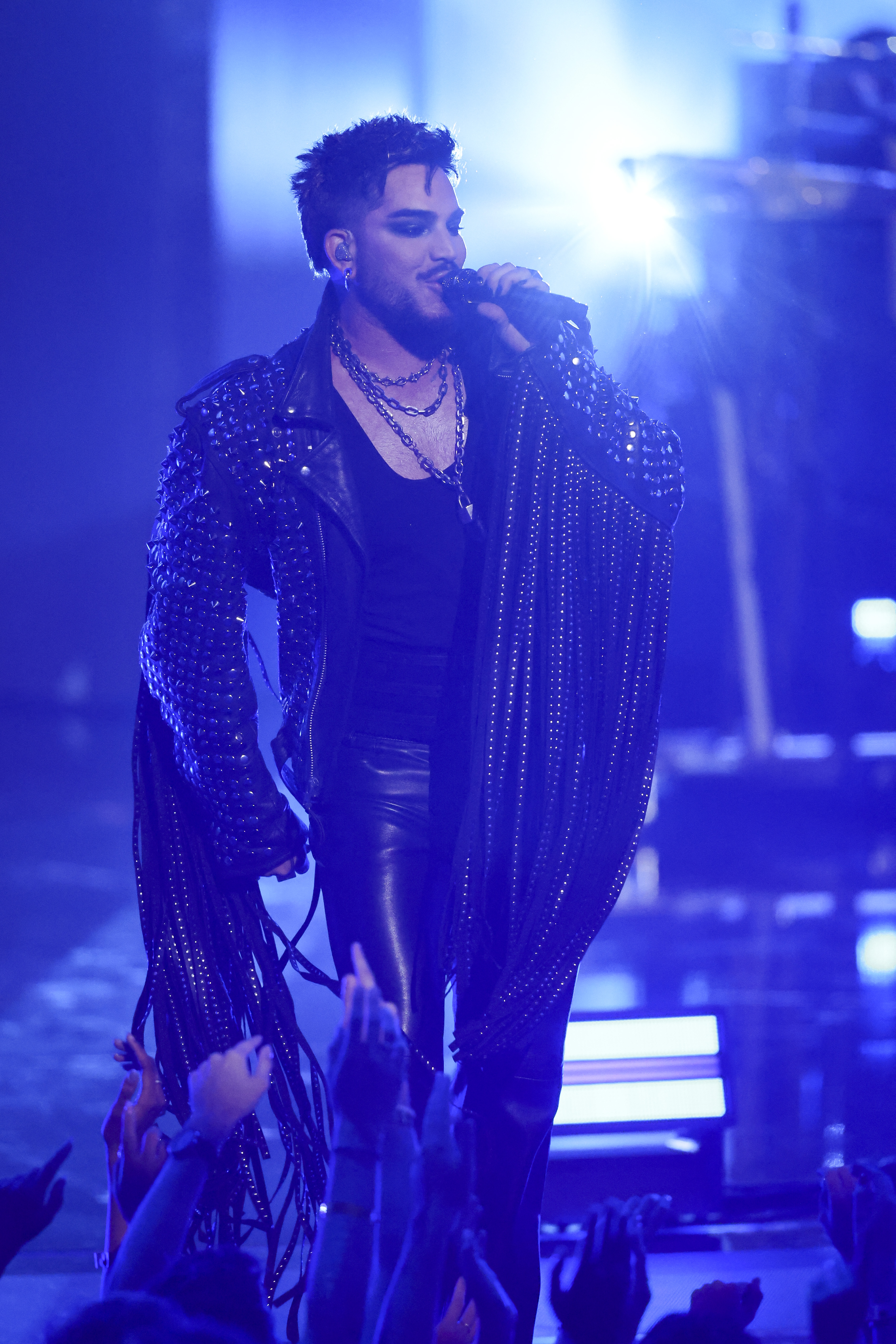 Adam Lambert ofrece el final sorpresa del homenaje a George Michael, interpretando "Freedom '90" en los 2026 MTV Video Music Awards. | Fuente: Getty Images