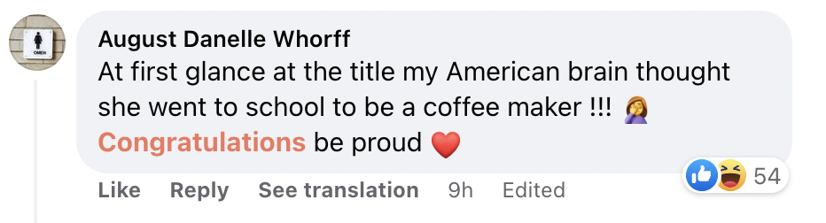 "En una primera mirada al título, mi corazón estadounidense pensó que había ido a la escuela para hacer café. Felicitaciones, debes estar orgullosa ❤️" | Comentarios sobre Seren Lewis | Foto: Facebook.com/Daily Mail