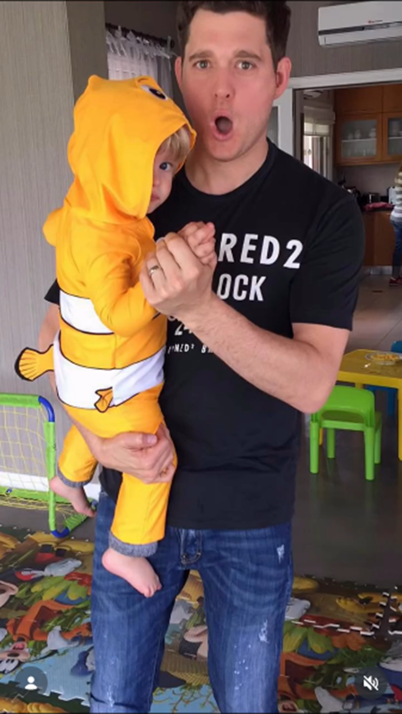 Michael Bublé con su hijo Noah durante su infancia | Fuente: Instagram/michaelbuble