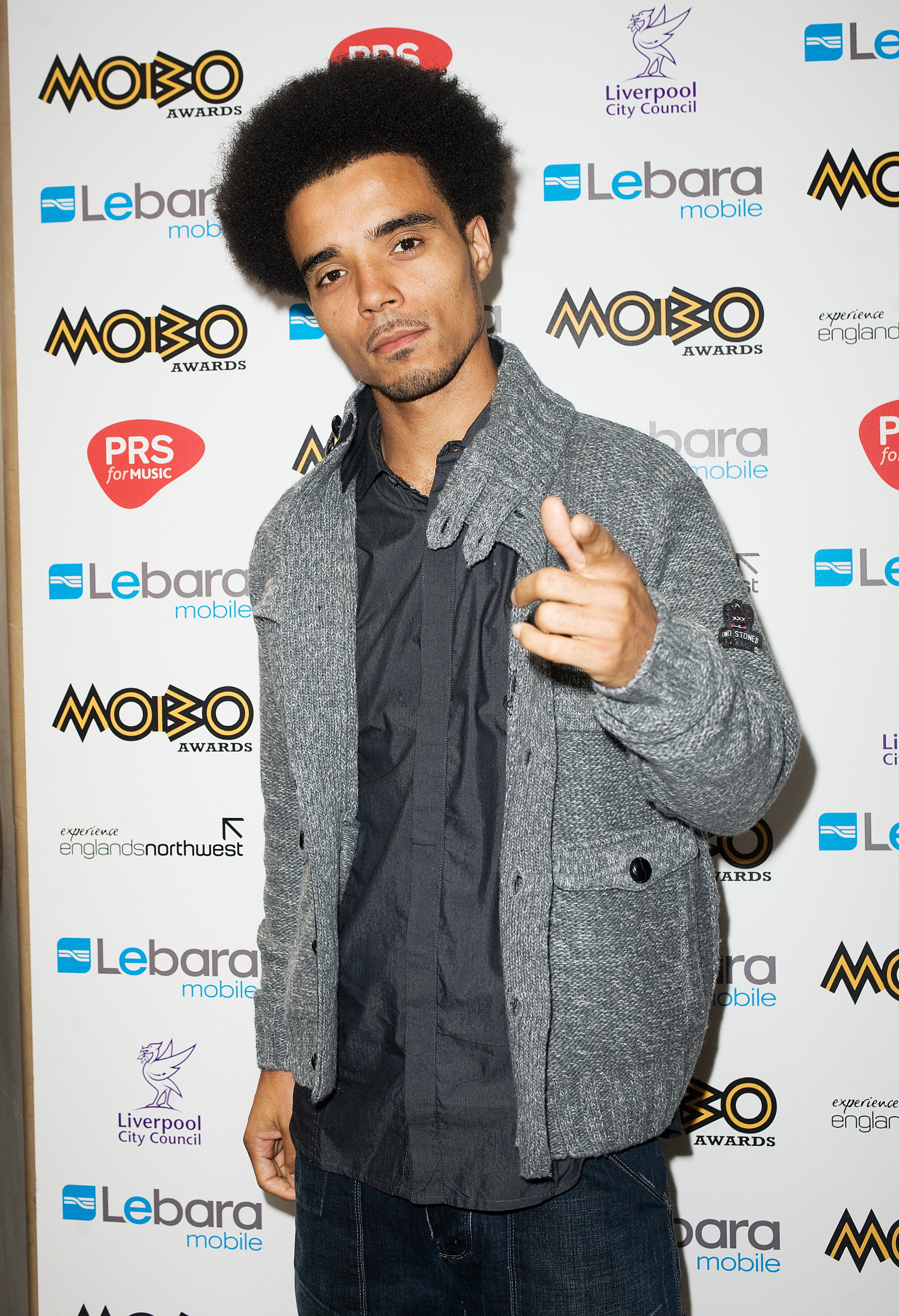 Akala llega a la presentación de las nominaciones a los Premios MOBO en Londres, Inglaterra, el 8 de septiembre de 2010 | Fuente: Getty Images